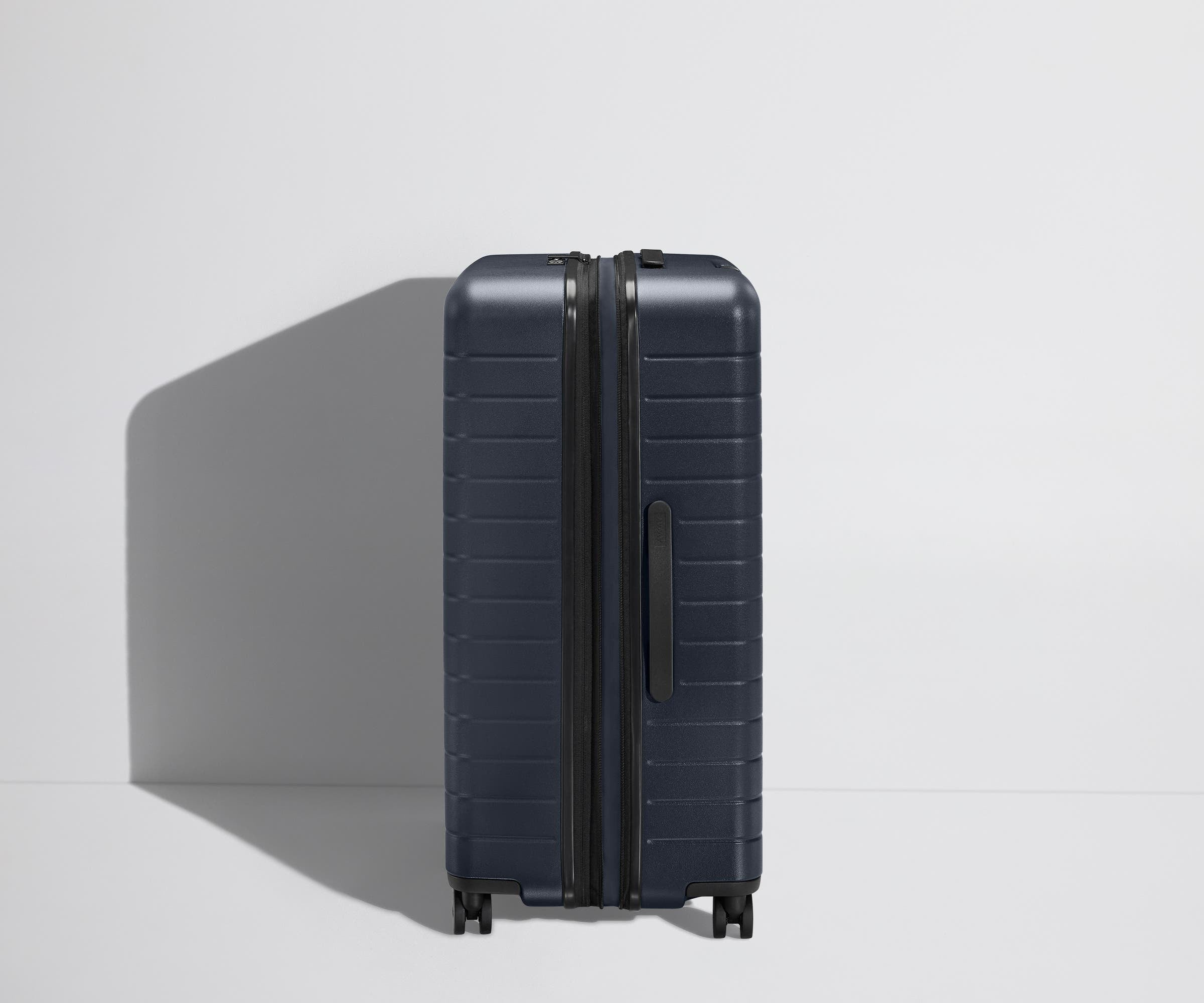 away-the-large-flex-valise-soute-bleu-marine-extensible image 3