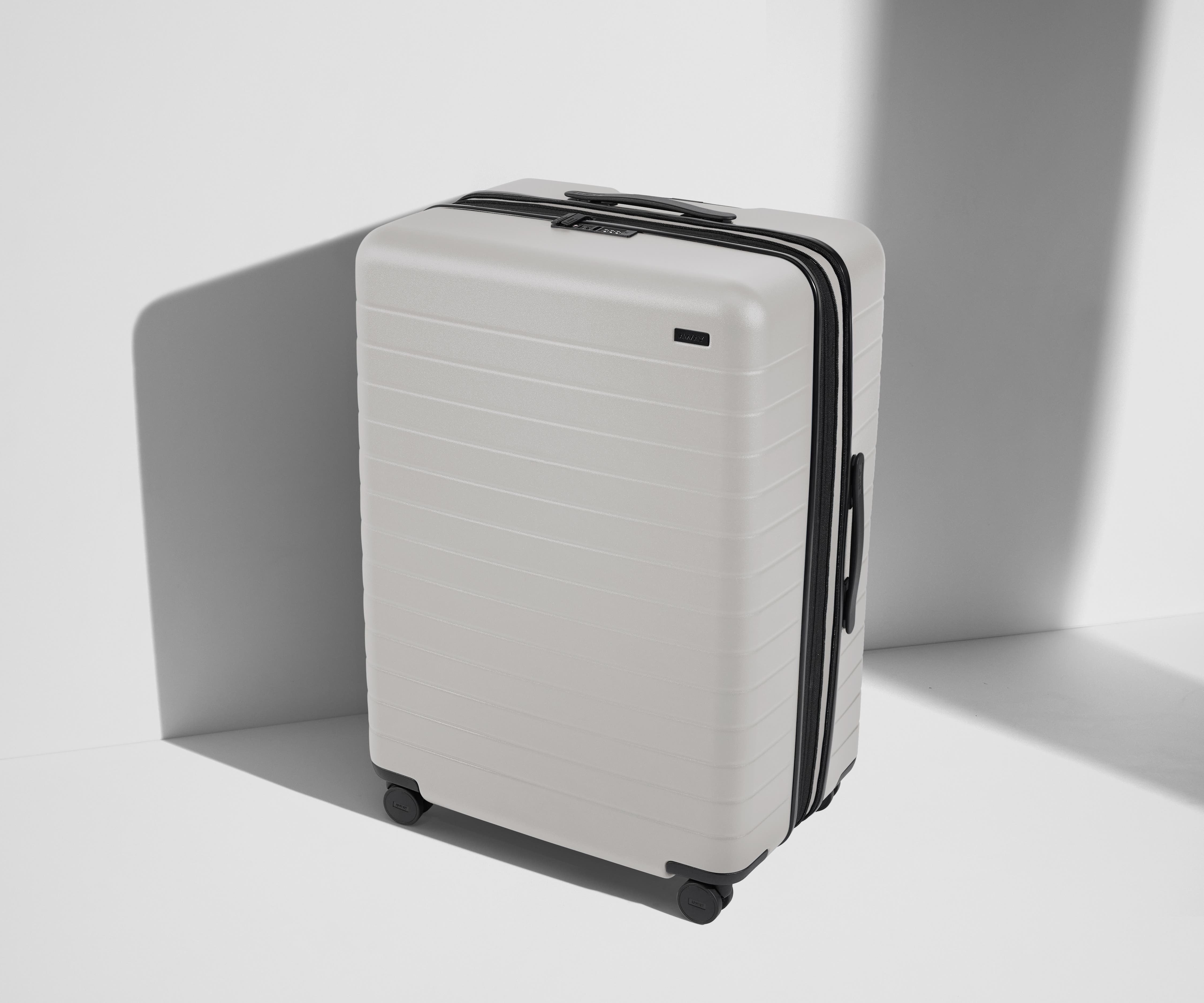 away-large-flex-valise-soute-cloud-gray-extensible-2-semaines image 1