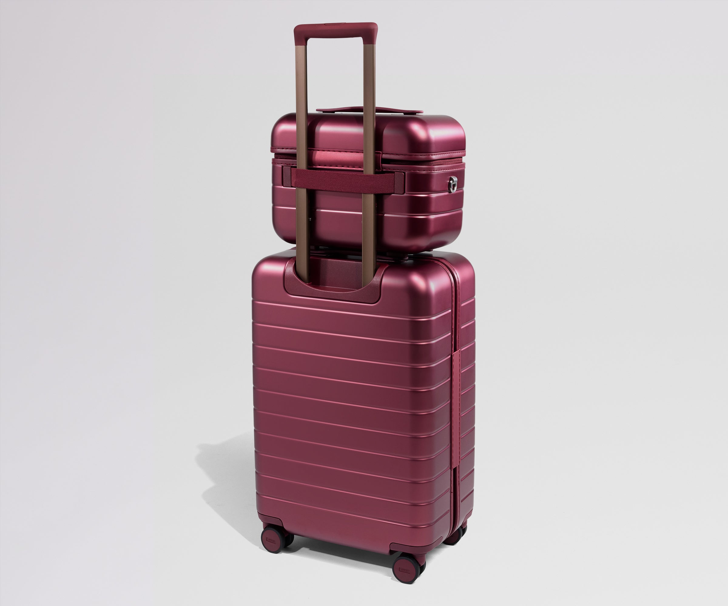away-the-train-case-vanity-ruby-haze image 4