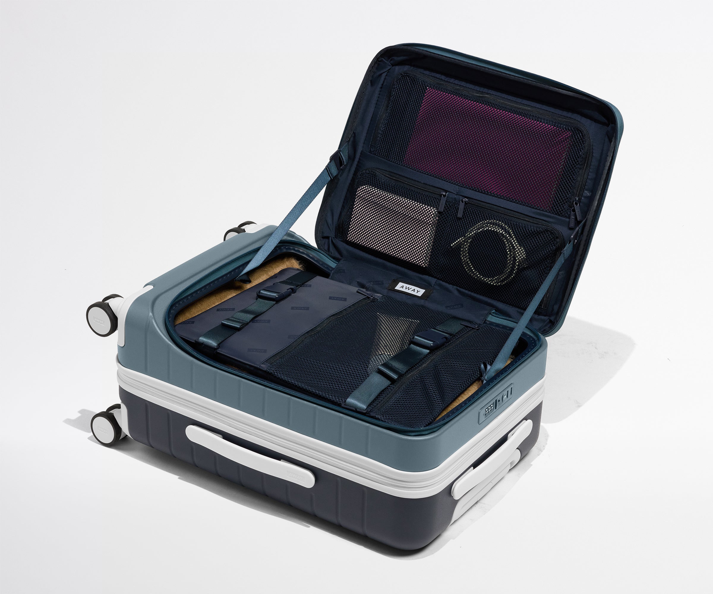 away-topside-bigger-carry-on-valise-cabine-cruise image 4