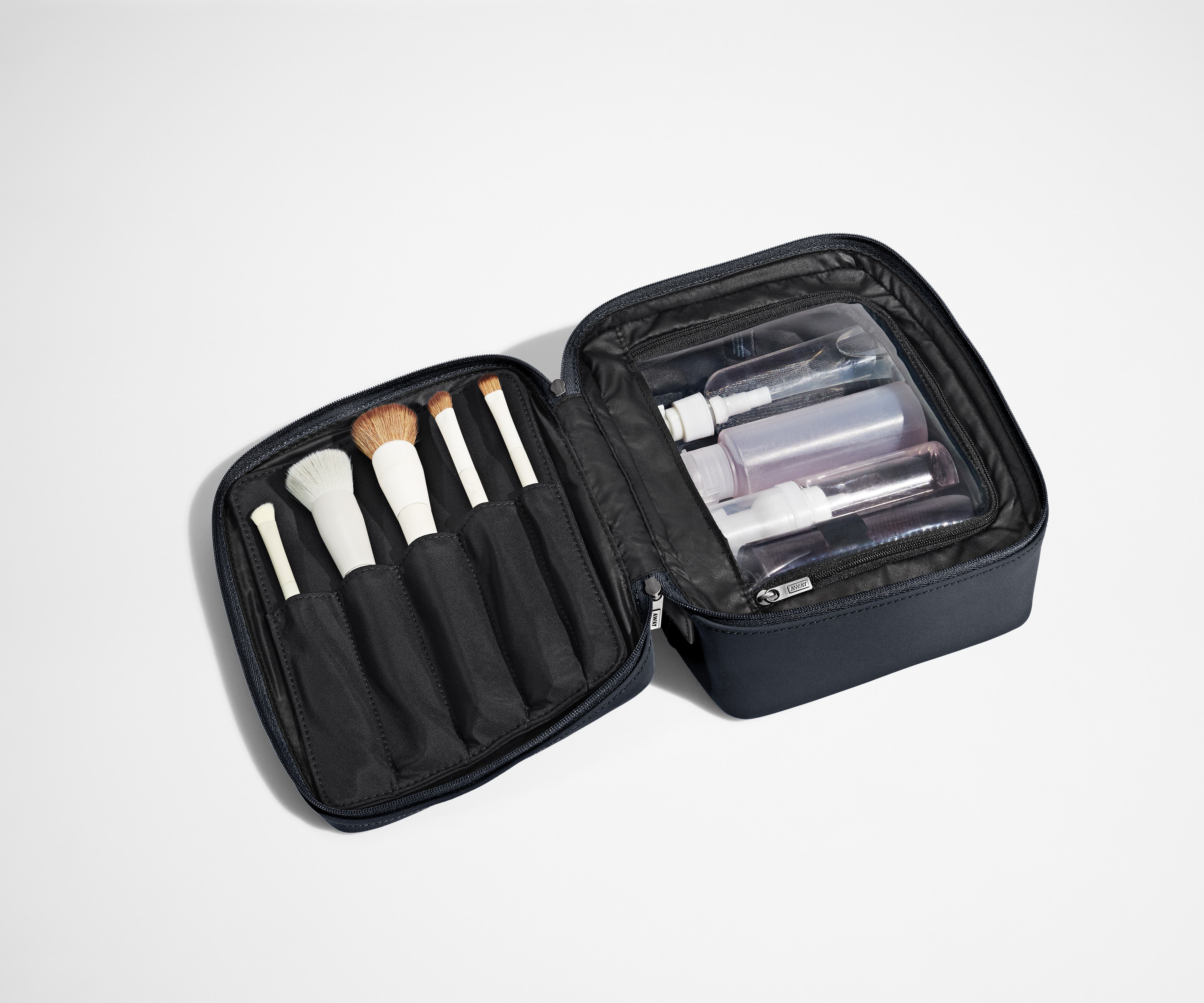 away-cosmetics-trousse-toilette-navy-blue image 3