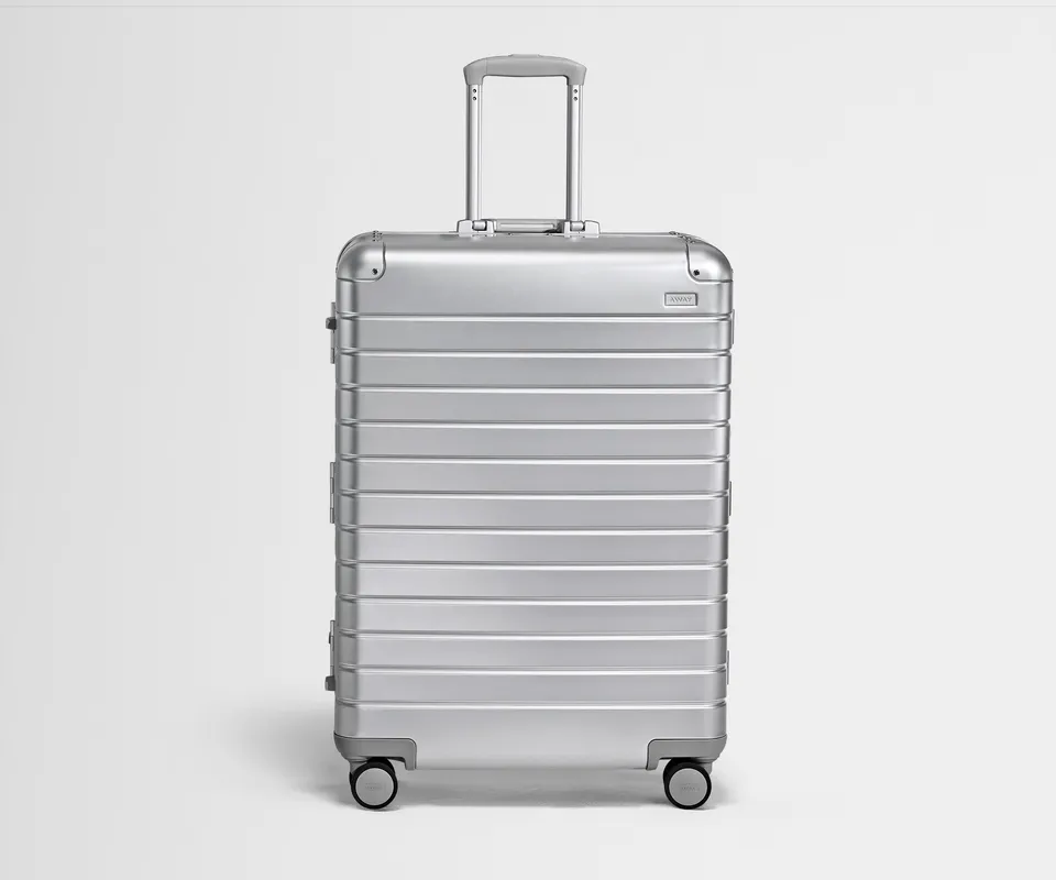 away-aluminum-large-valise-soute-argent-aluminium image 1