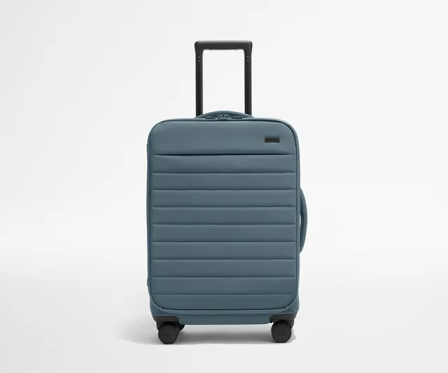 away-softside-bigger-carry-on-valise-cabine-coast-blue-extensible image 1