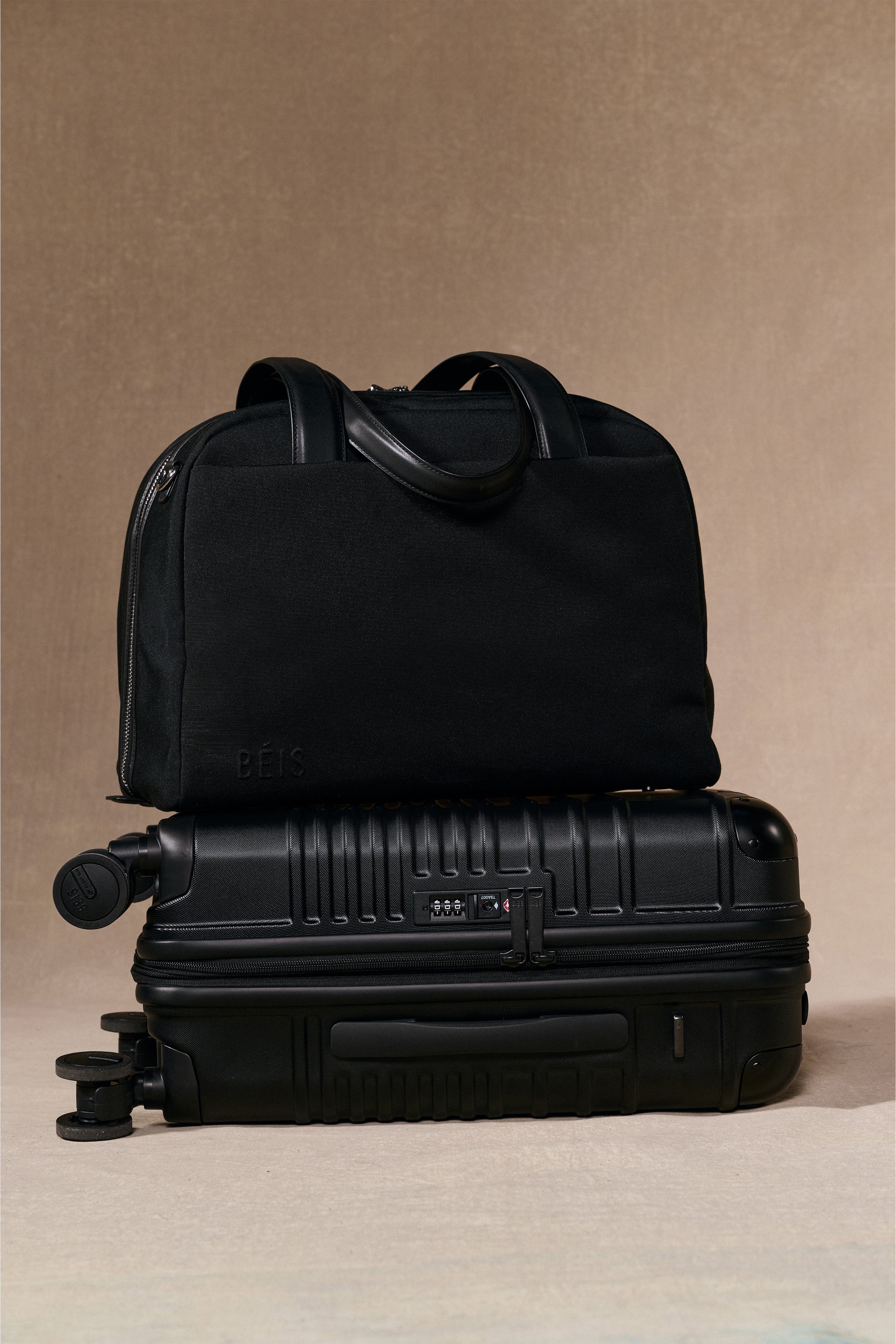 beis-the-duffle-sac-voyage-noir-ordinateur image 5