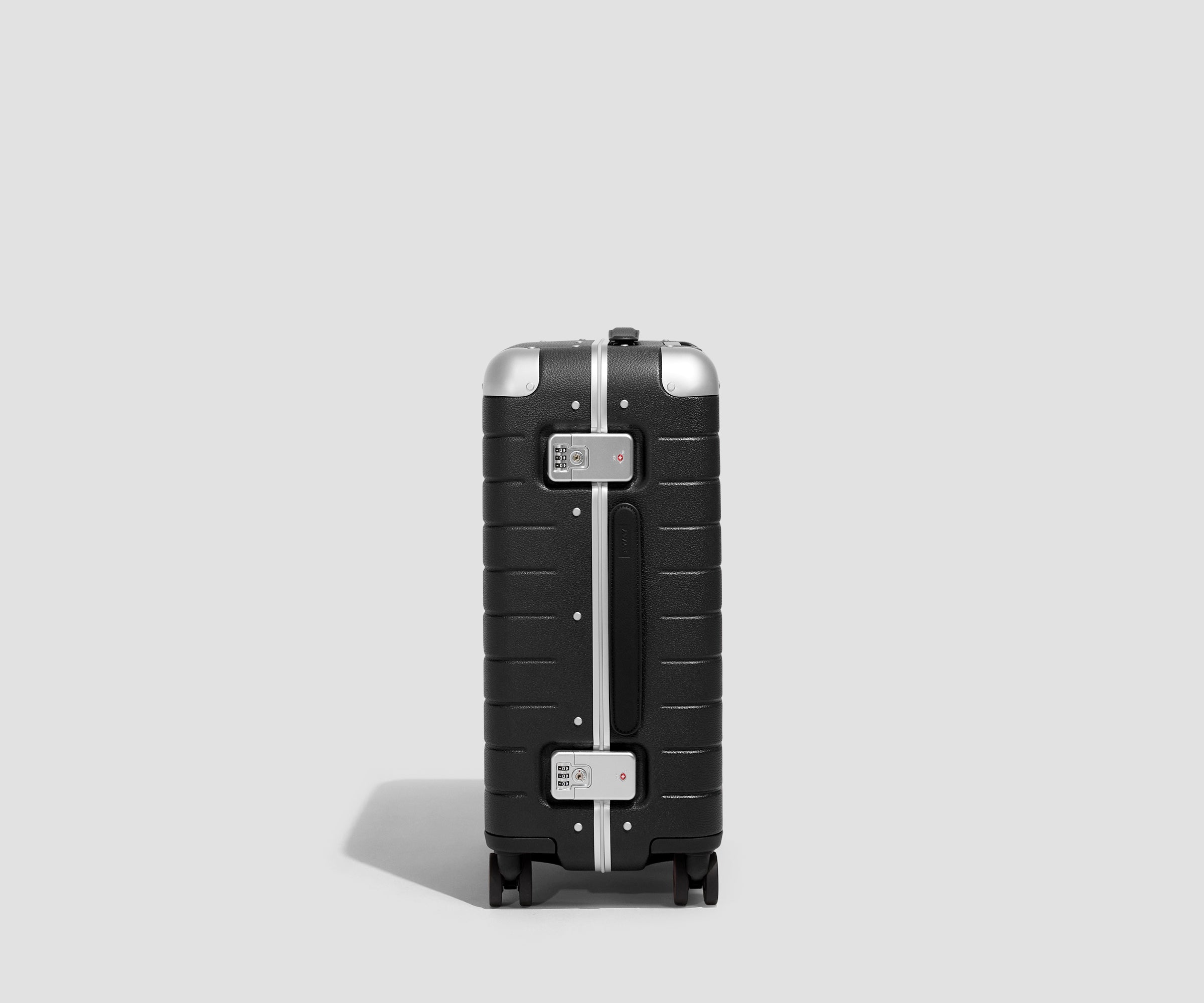 away-aluminum-edge-carry-on-valise-cabine-alu-noir-jet-black image 3