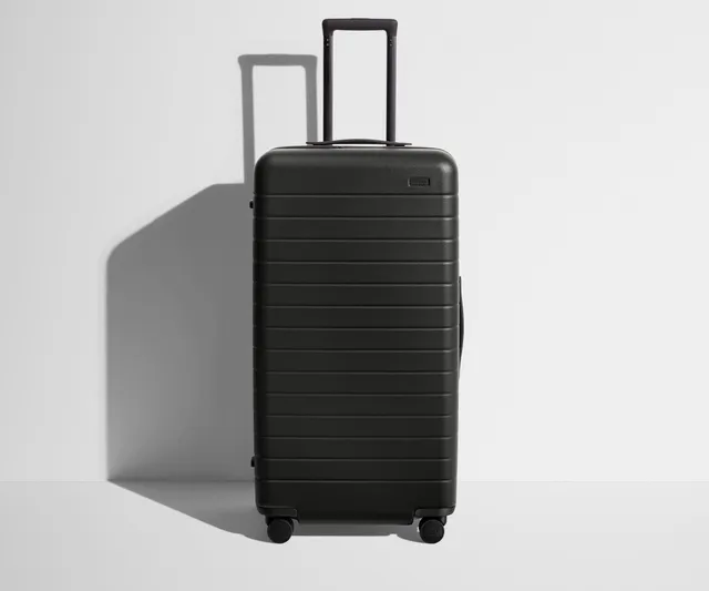 away-the-trunk-valise-soute-noir-coque-rigide image 1