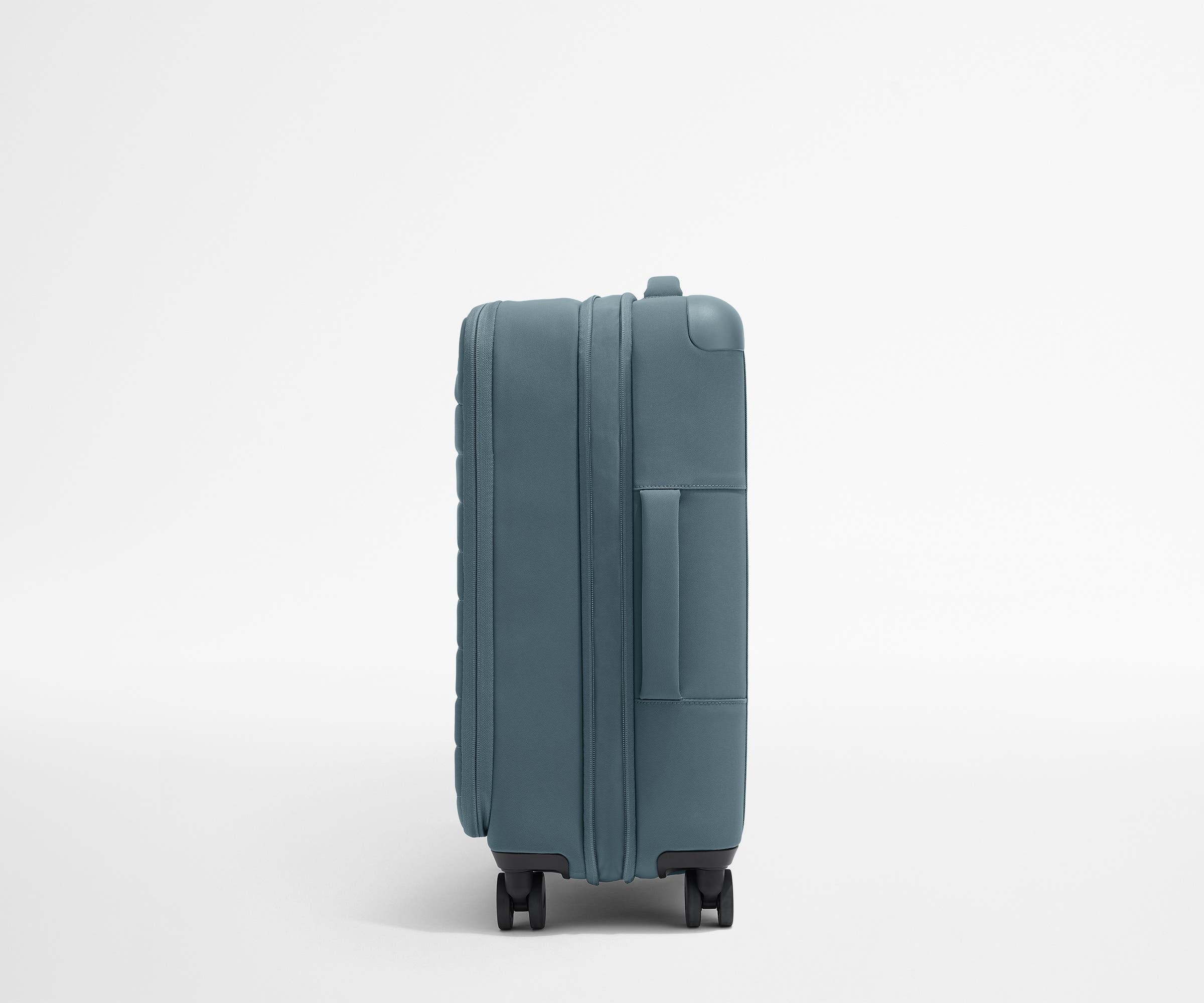 away-softside-bigger-carry-on-valise-cabine-coast-blue-extensible image 3