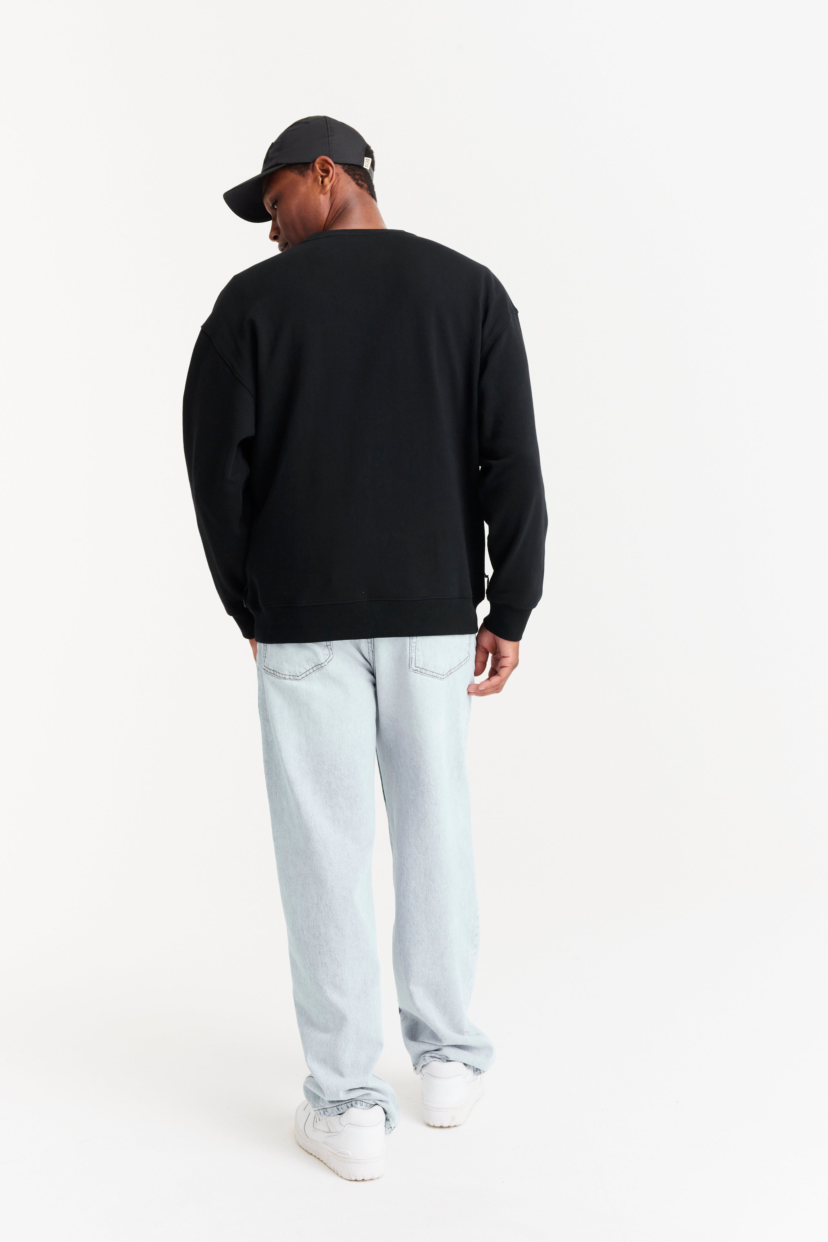 beis-the-sweatshirt-sweat-noir-taille-m-poches-zipp-es image 4