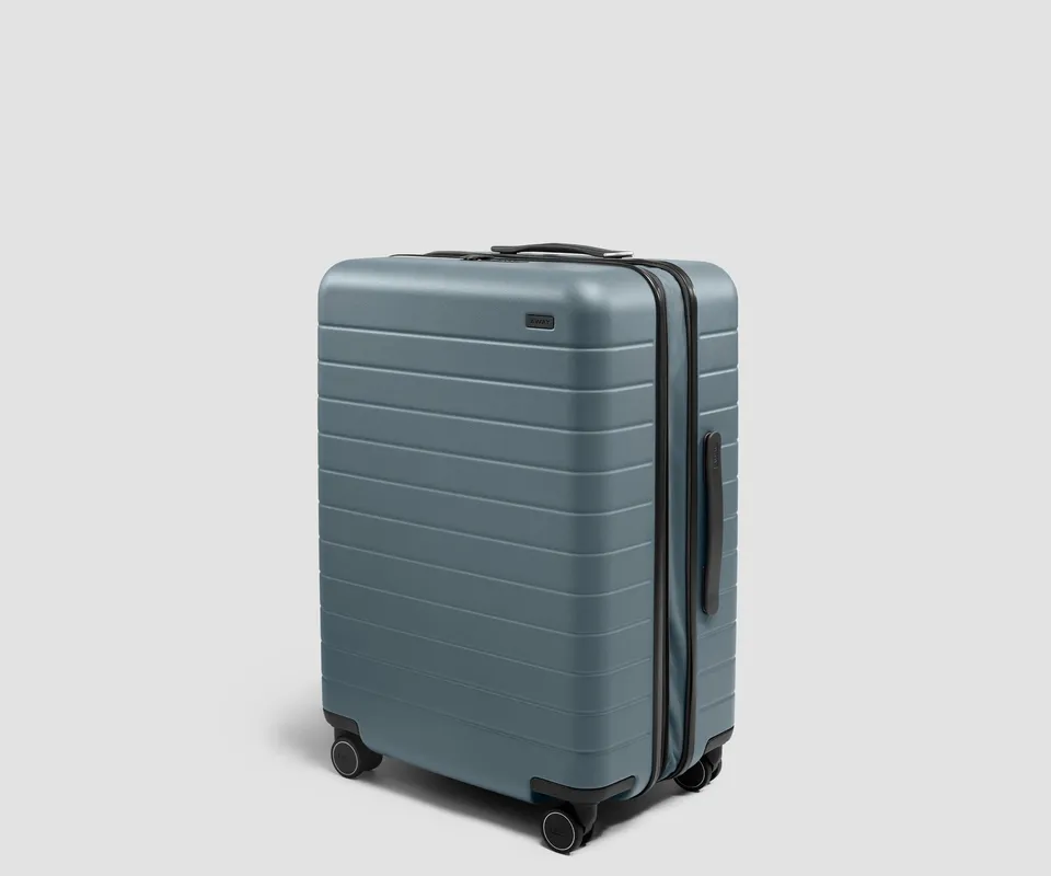away-medium-flex-3-valise-extensible-coast-blue-soute image 1