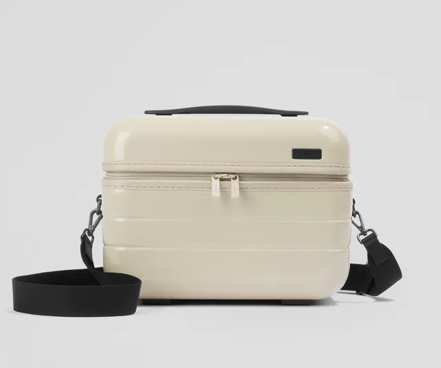 away-train-case-vanity-rigide-salt-white-gloss-polycarbonate image 1