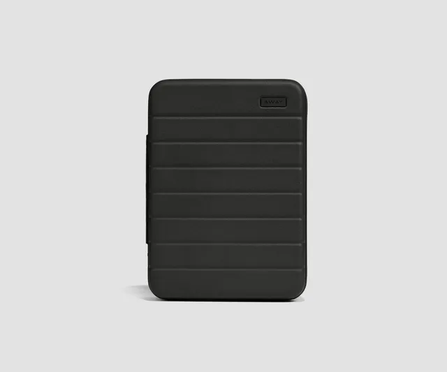 away-medium-tech-case-trousse-tech-jet-black-coque-dure image 1