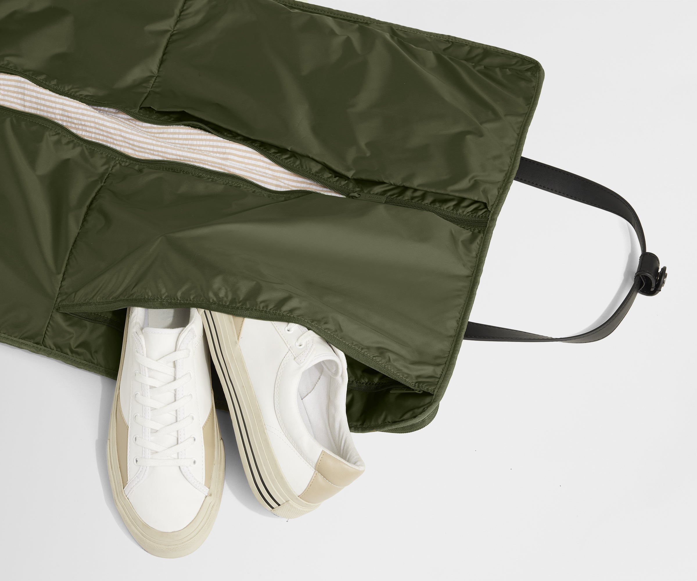 away-garment-duffle-sac-voyage-olive-green-housse image 4