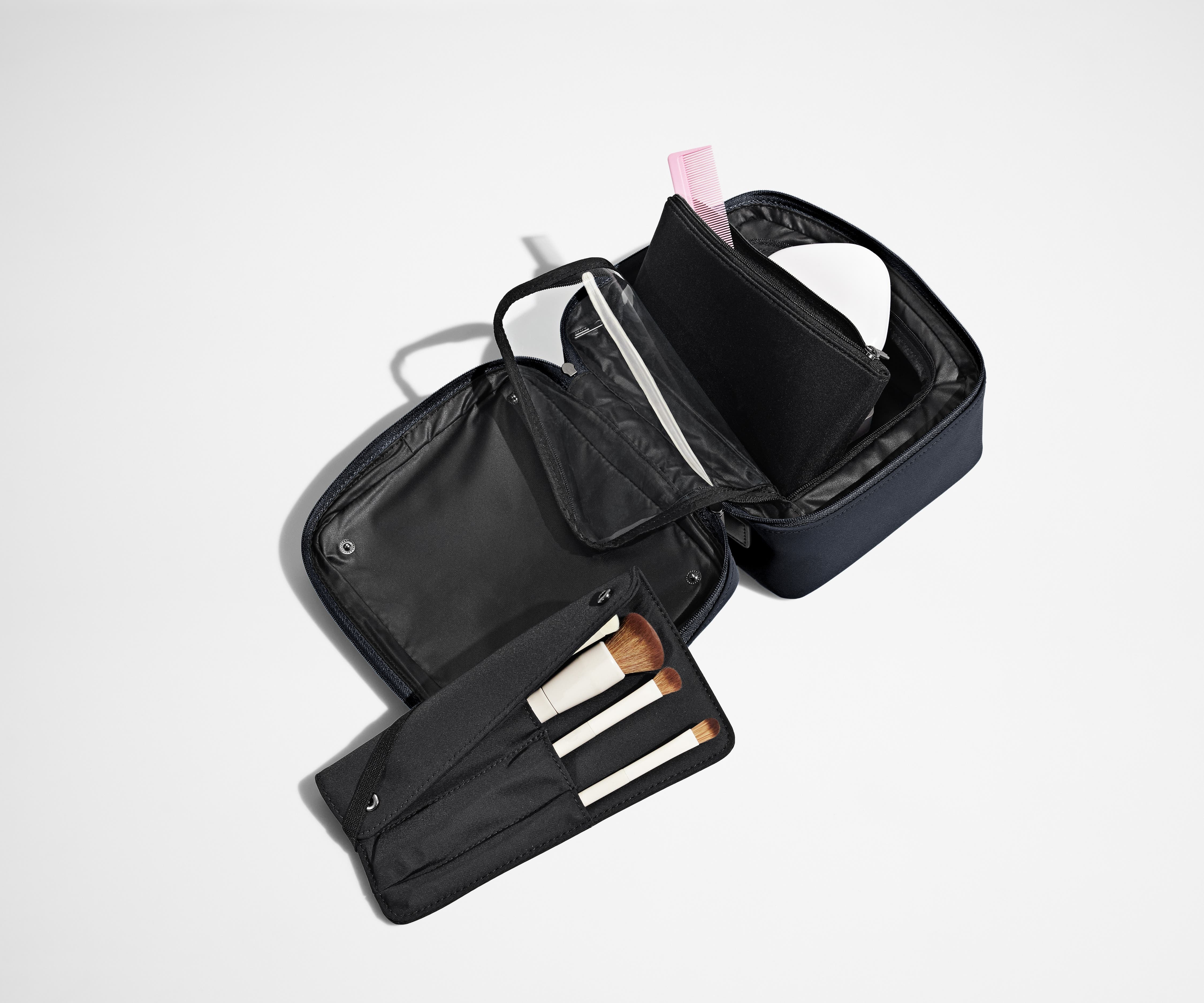 away-cosmetics-trousse-toilette-navy-blue image 4