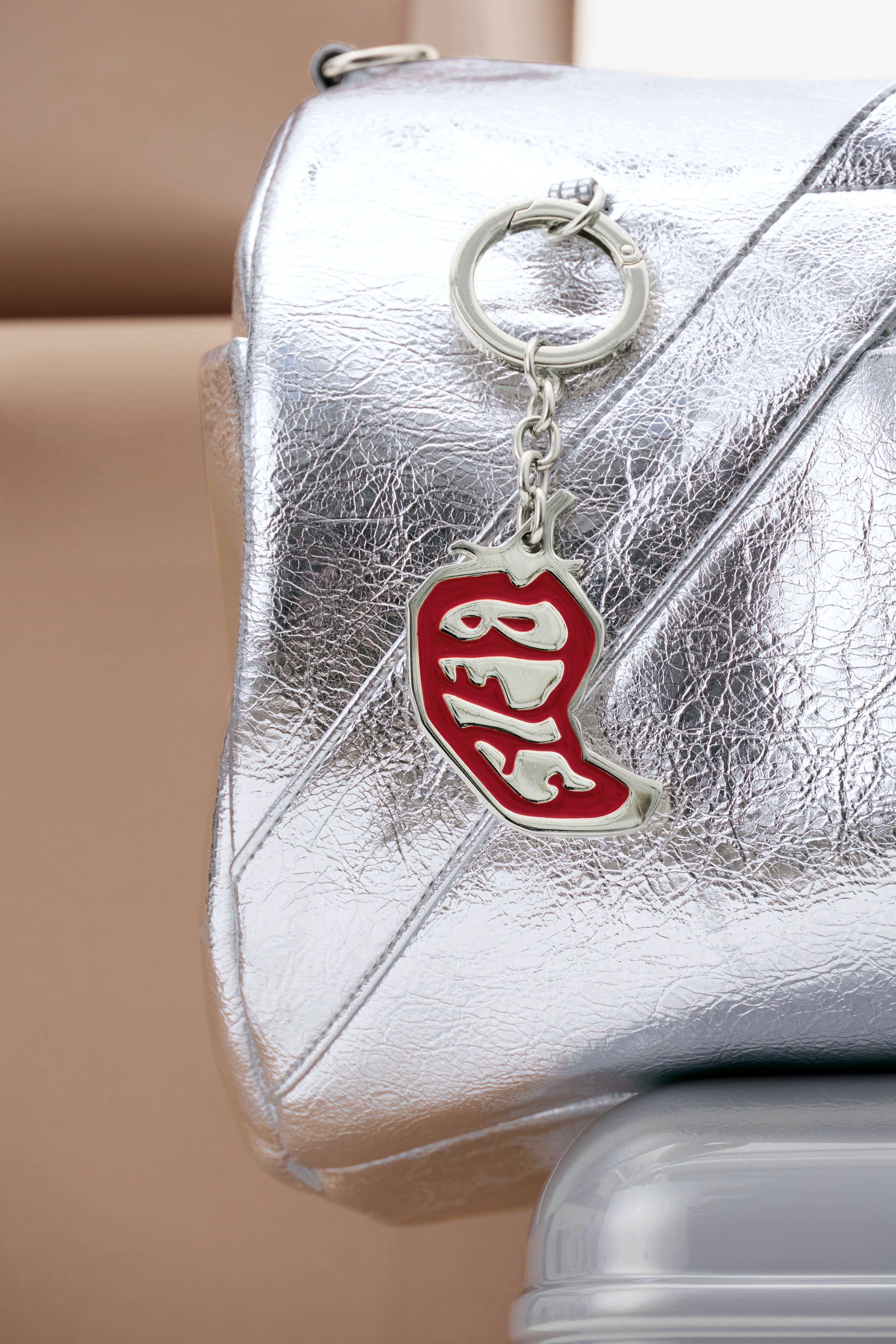 beis-accessories-breloque-sac-pepper-charm-chipotle-argent image 2