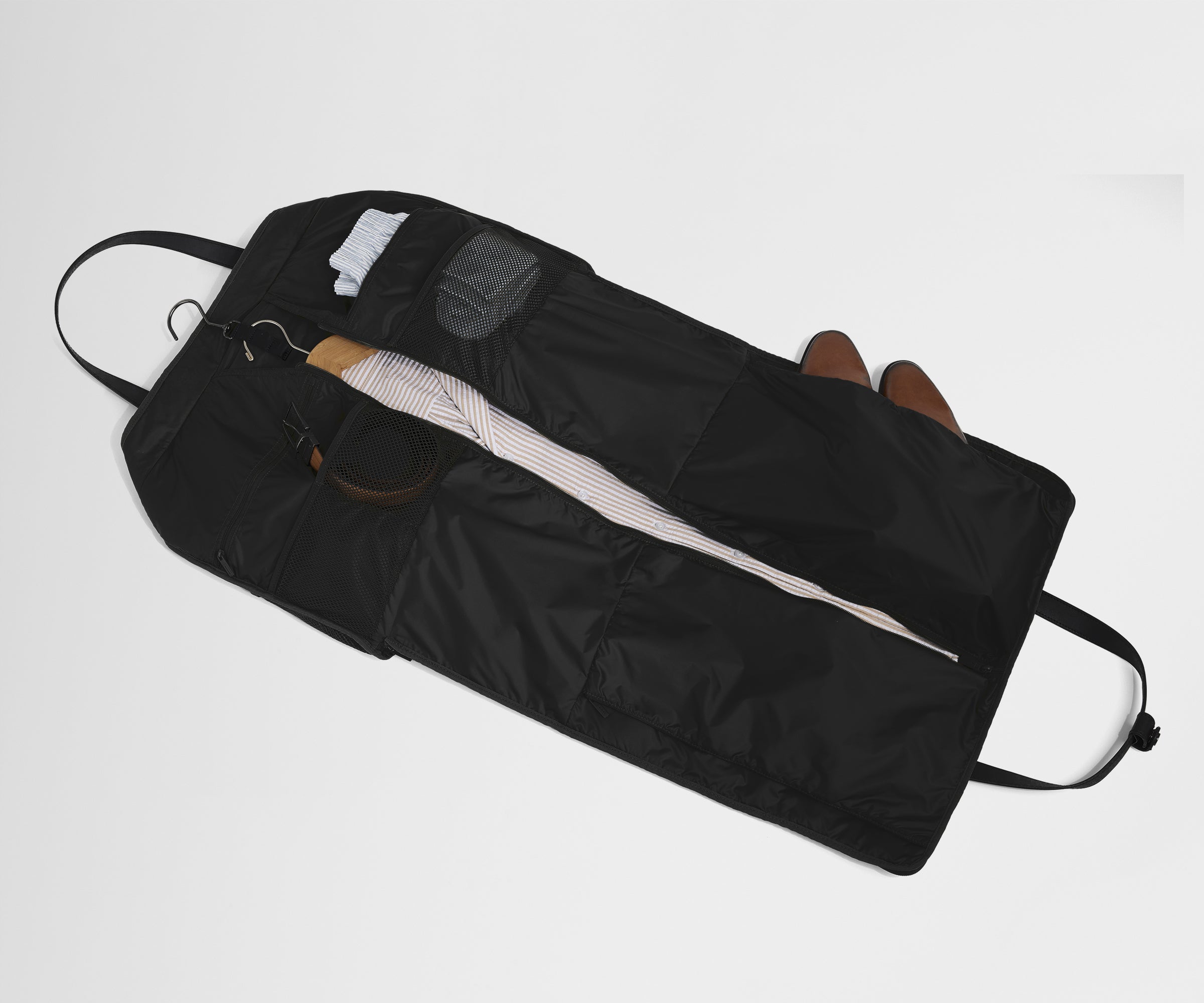 away-garment-duffle-housse-costume-noire-sac-voyage image 2