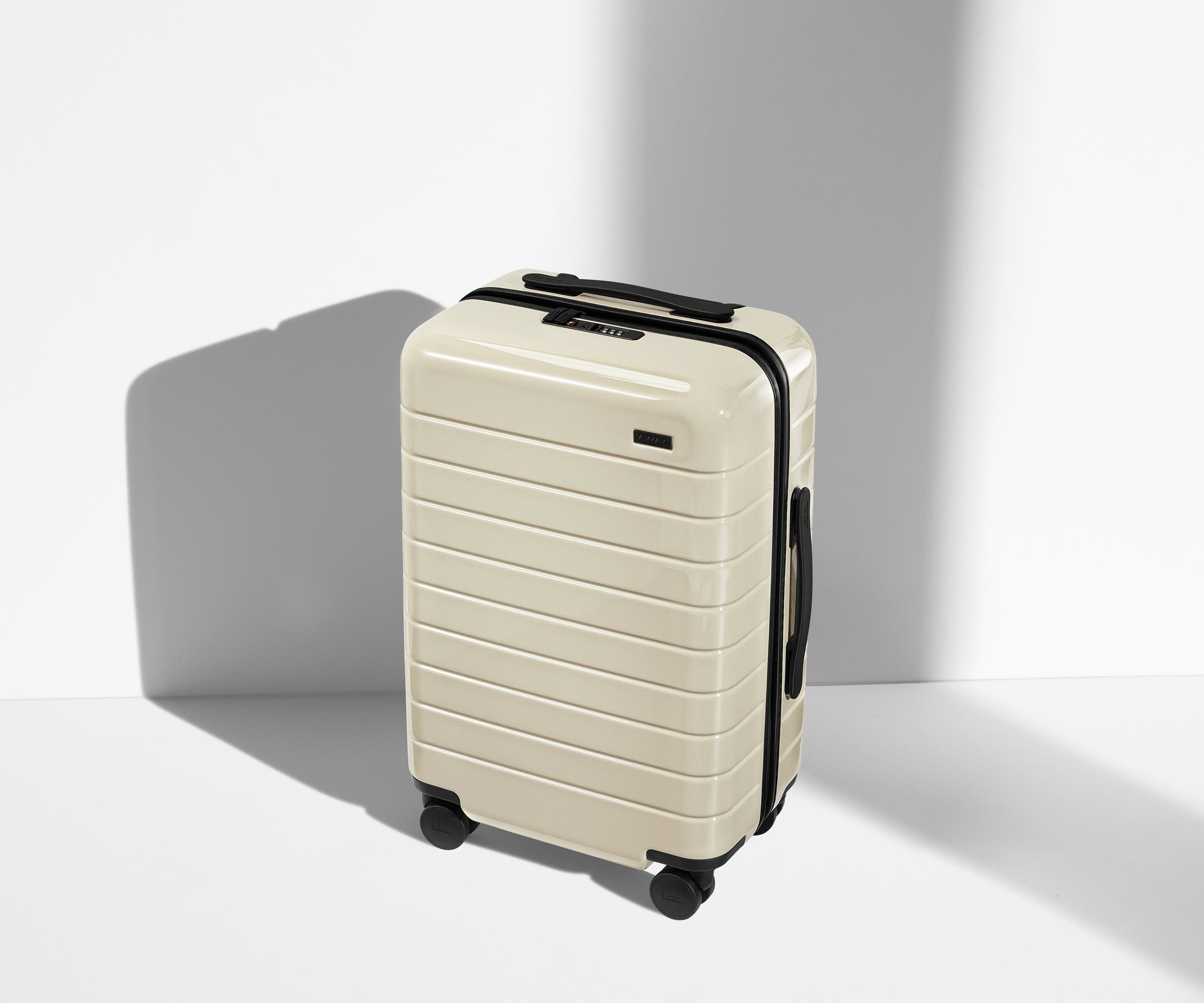 away-the-carry-on-valise-cabine-blanc-sel-brillant image 2