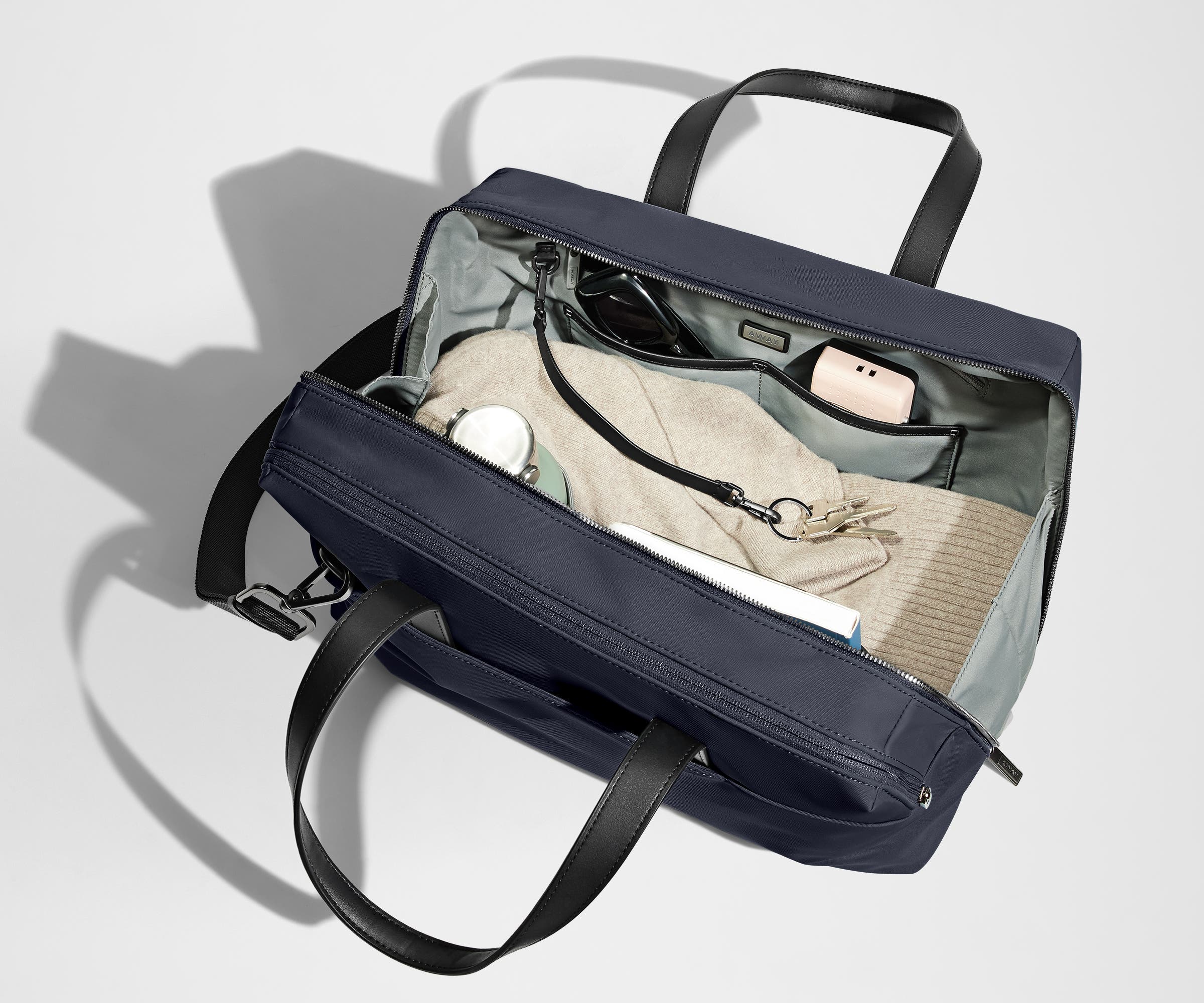 away-everywhere-bag-sac-de-voyage-navy-blue-poche-ordinateur-16 image 4