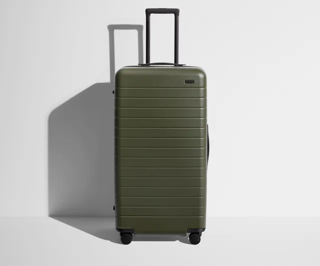 away-the-trunk-valise-soute-vert-olive-rigide image 1