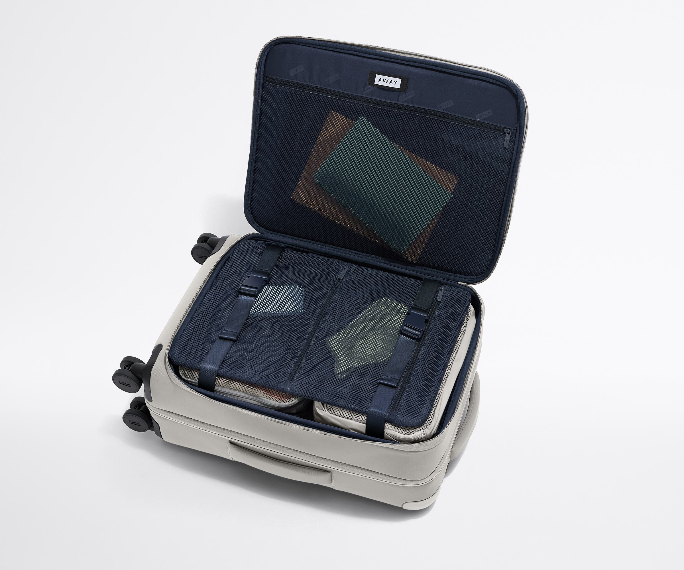 away-softside-bigger-carry-on-valise-cabine-cloud-gray-extensible image 5