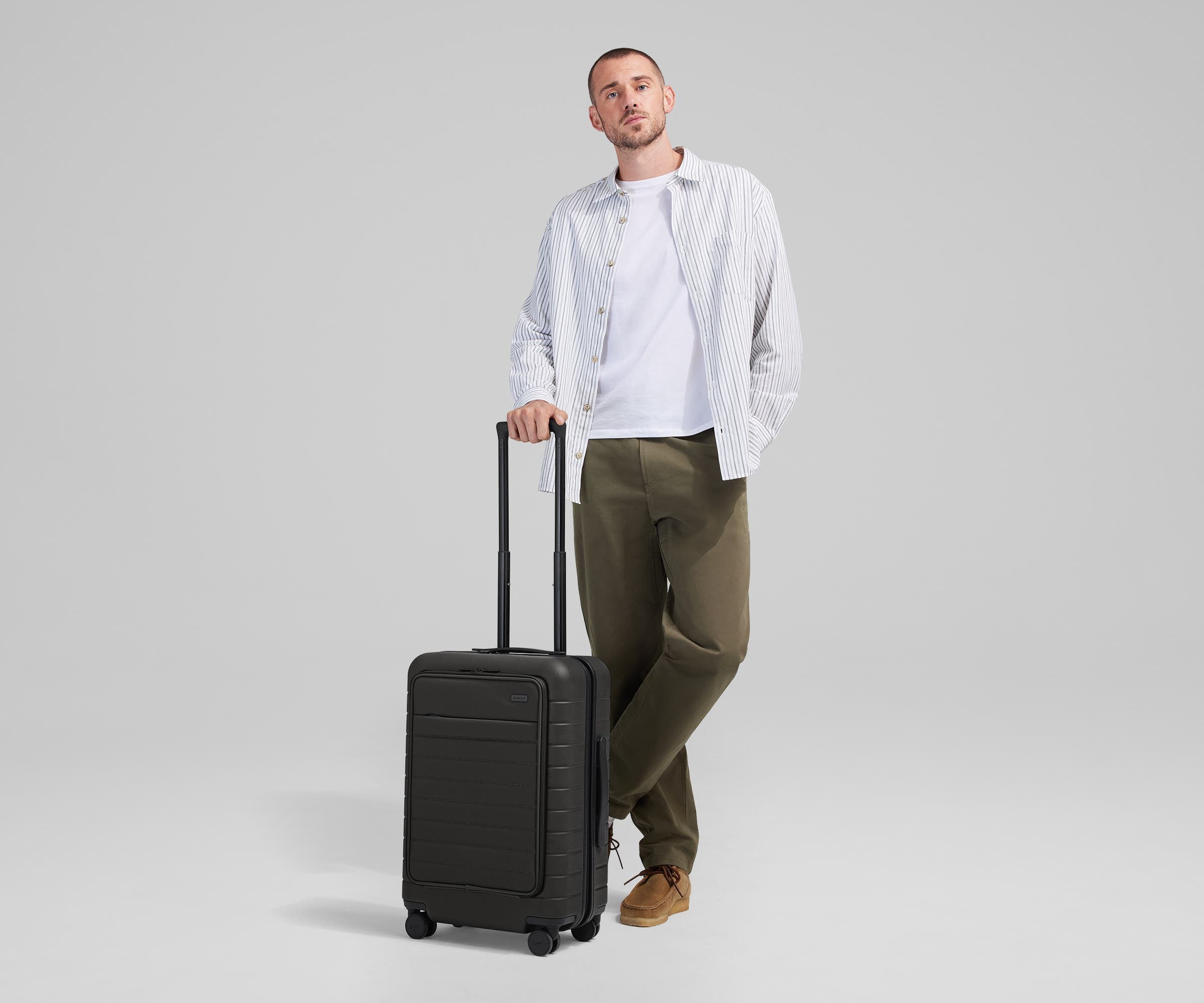 away-executive-bigger-carry-on-cabine-noir-ordinateur image 4