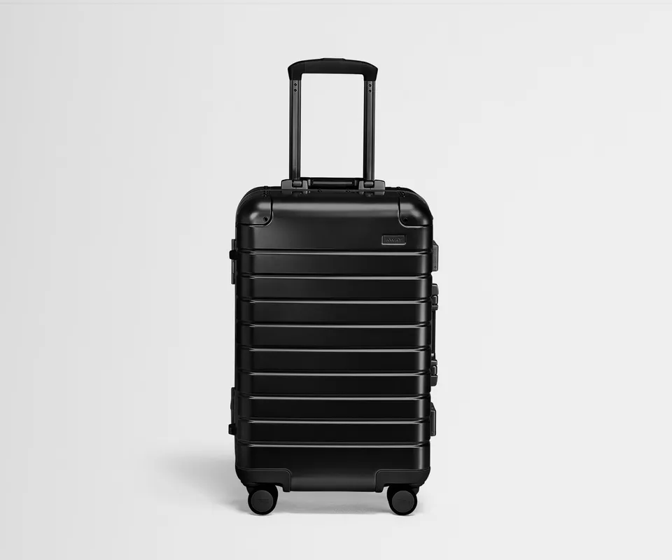 away-bigger-carry-on-valise-cabine-aluminium-noir-onyx image 1