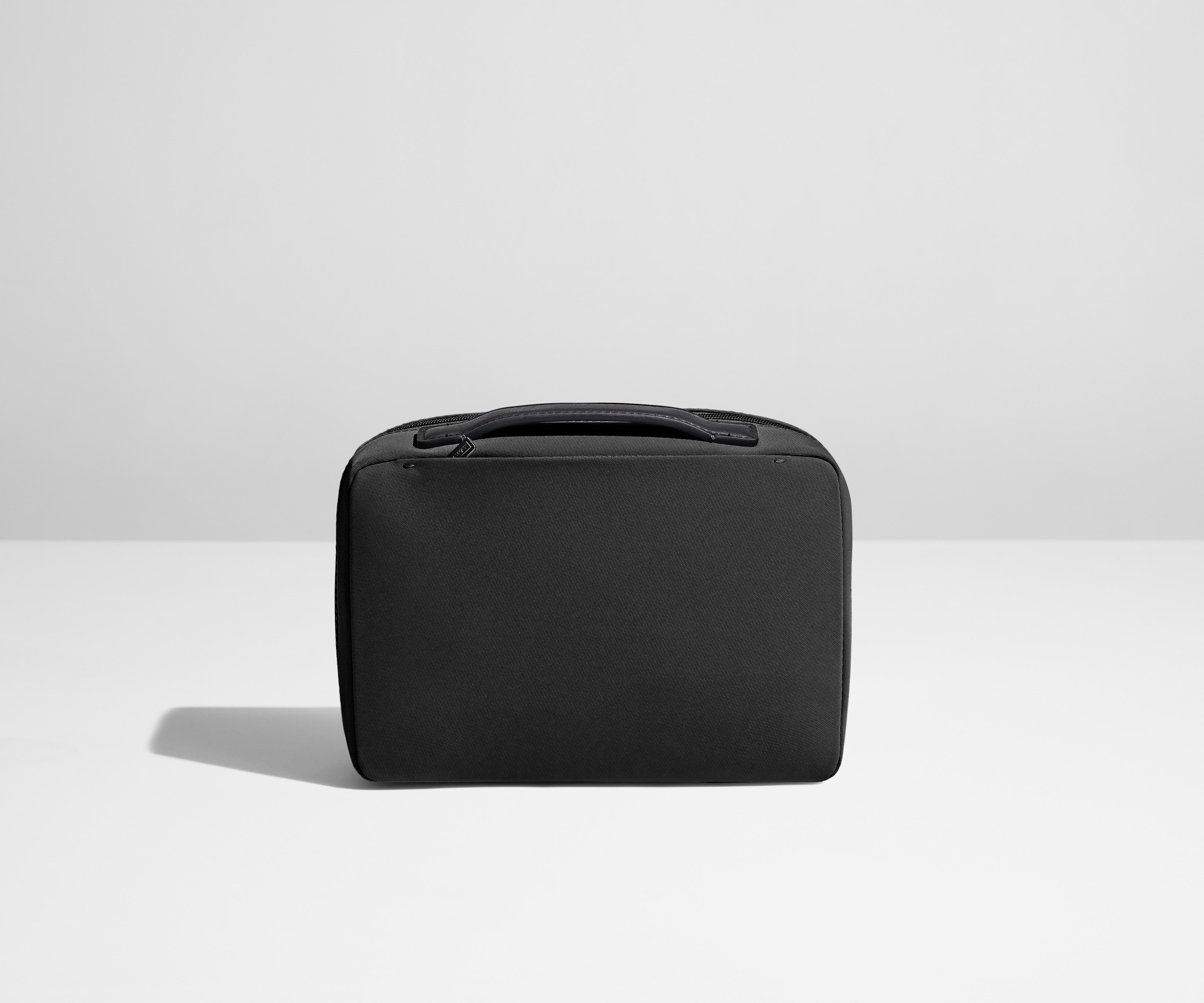 away-toiletry-bags-petite-trousse-jet-black-trousse-de-toilette-nylon image 3
