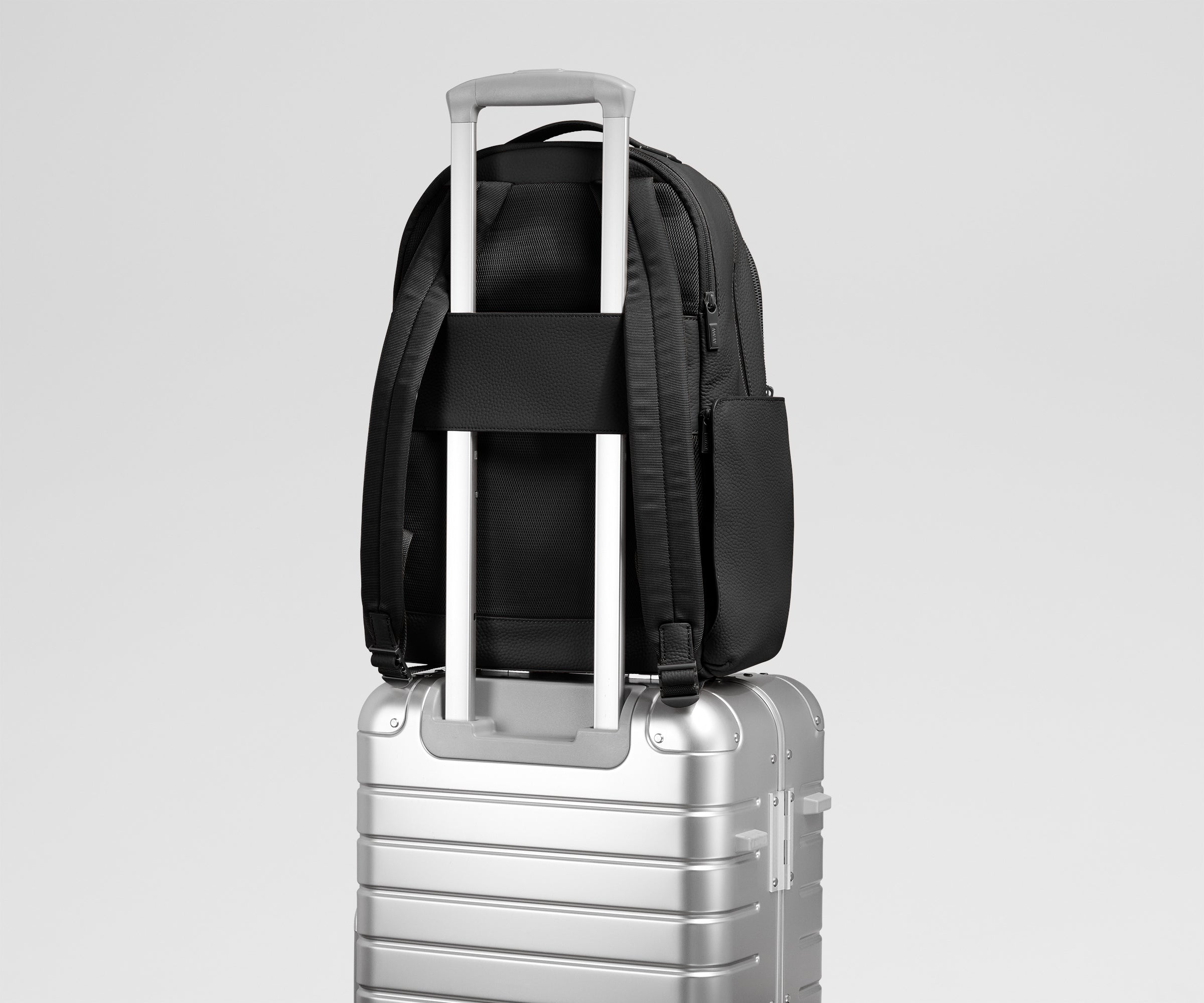 away-leather-sac-dos-cuir-noir-jet-black image 7