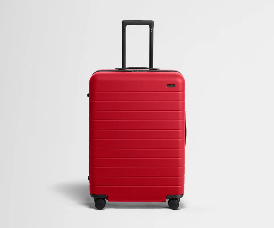 away-medium-valise-soute-cherry-red-1-2-semaines image 1