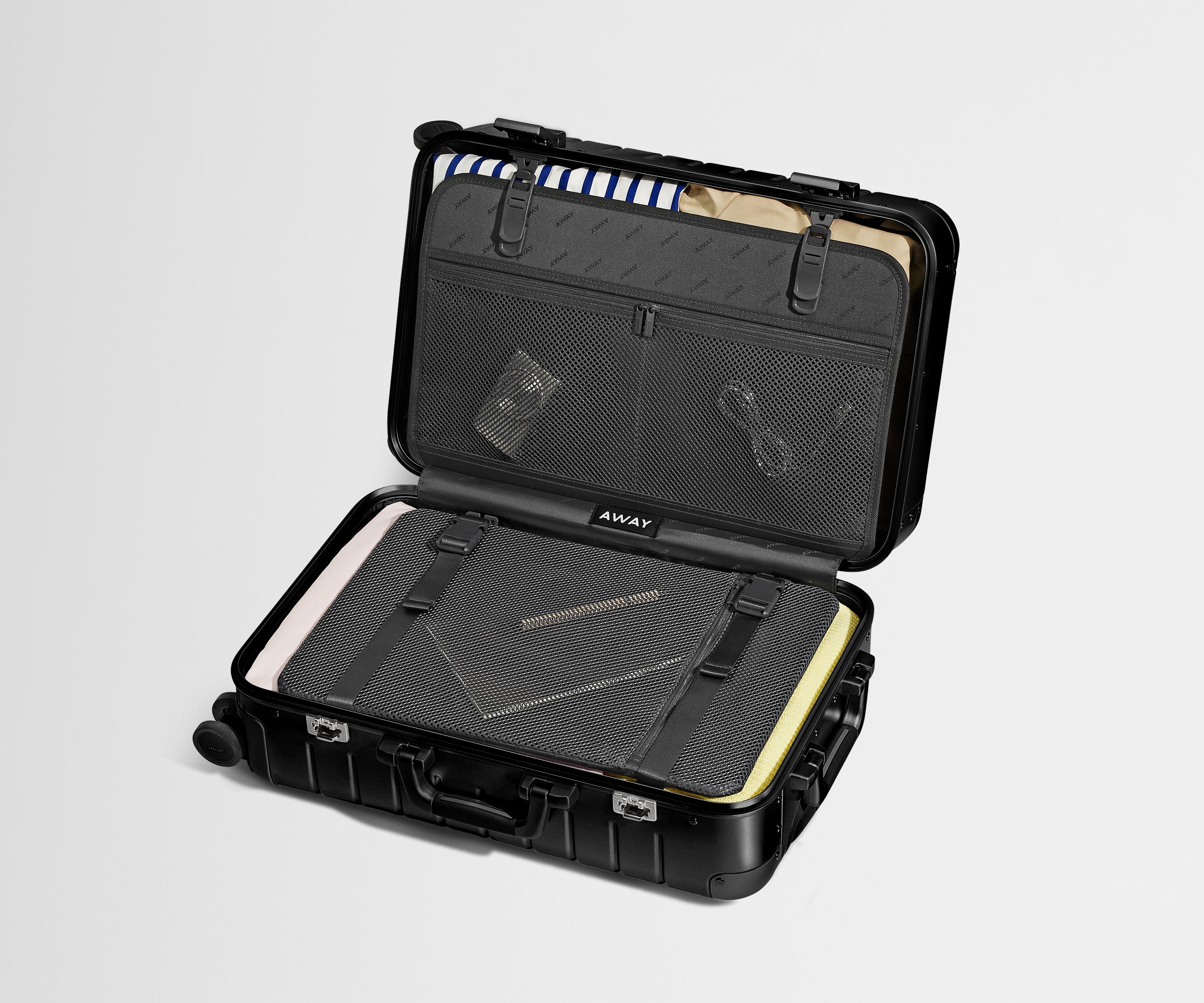 away-bigger-carry-on-valise-cabine-aluminium-noir-onyx image 3