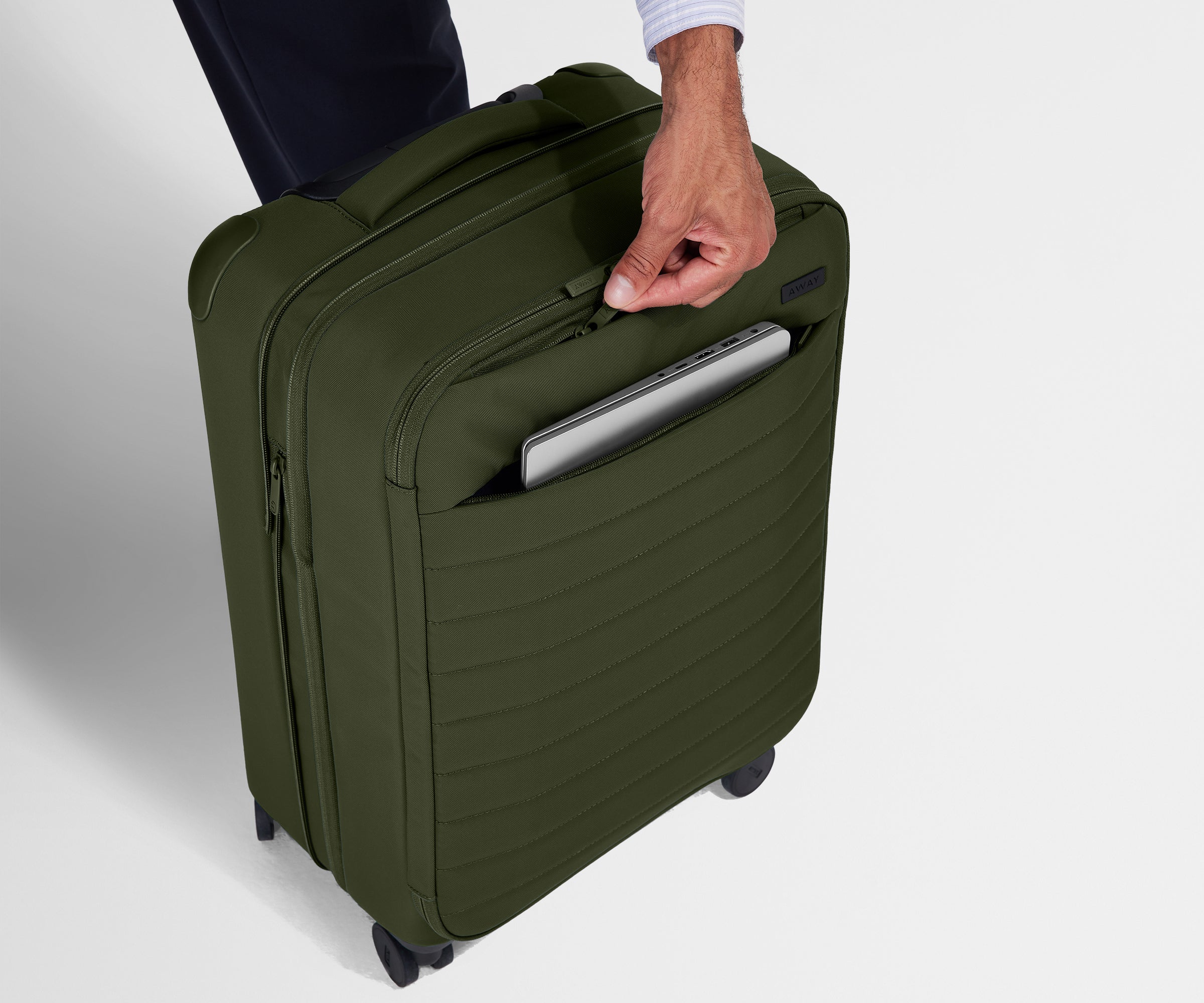 away-bigger-carry-on-valise-cabine-vert-olive-souple image 5