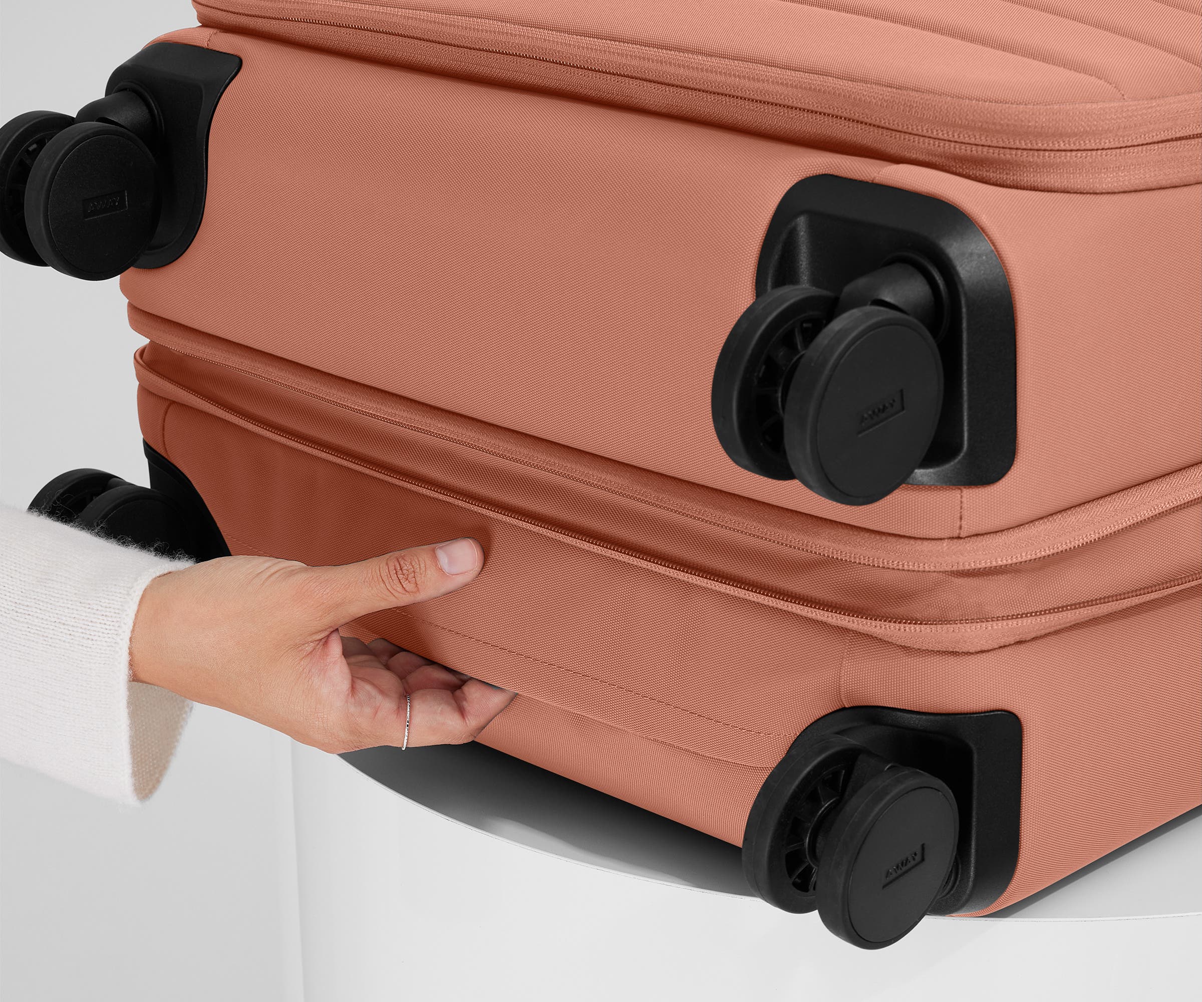 away-softside-medium-valise-soute-clay-pink-souple image 8