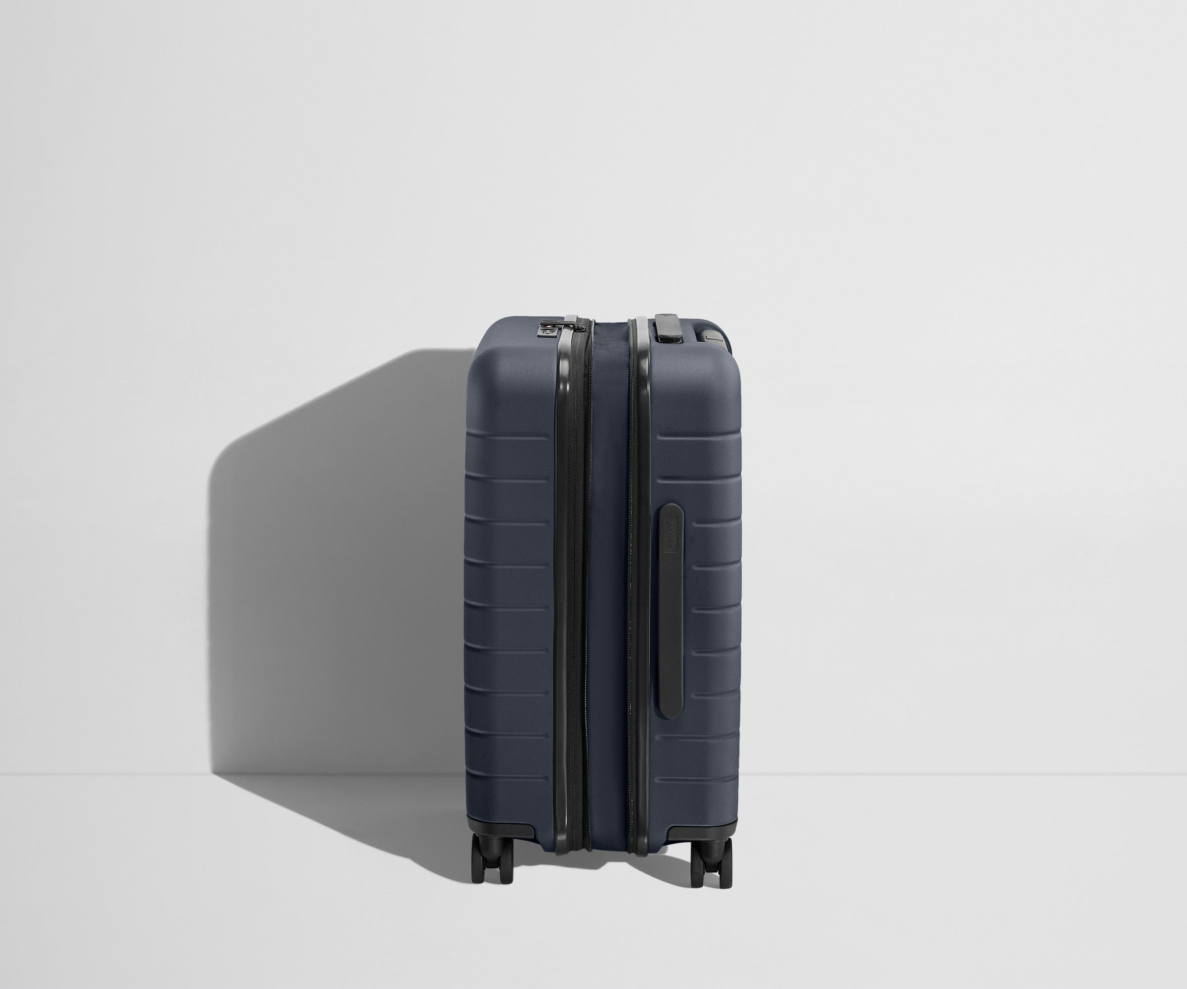 away-carry-on-flex-valise-cabine-bleu-marine-extensible image 3
