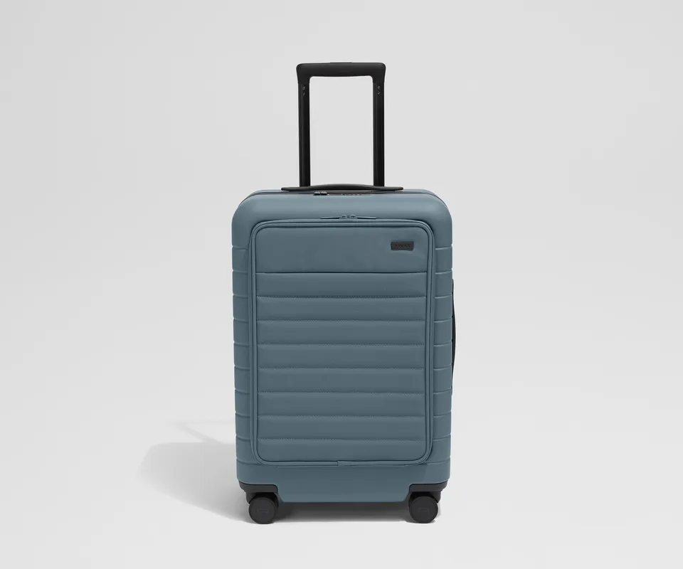 away-executive-bigger-carry-on-valise-cabine-bleu-coast-blue image 1