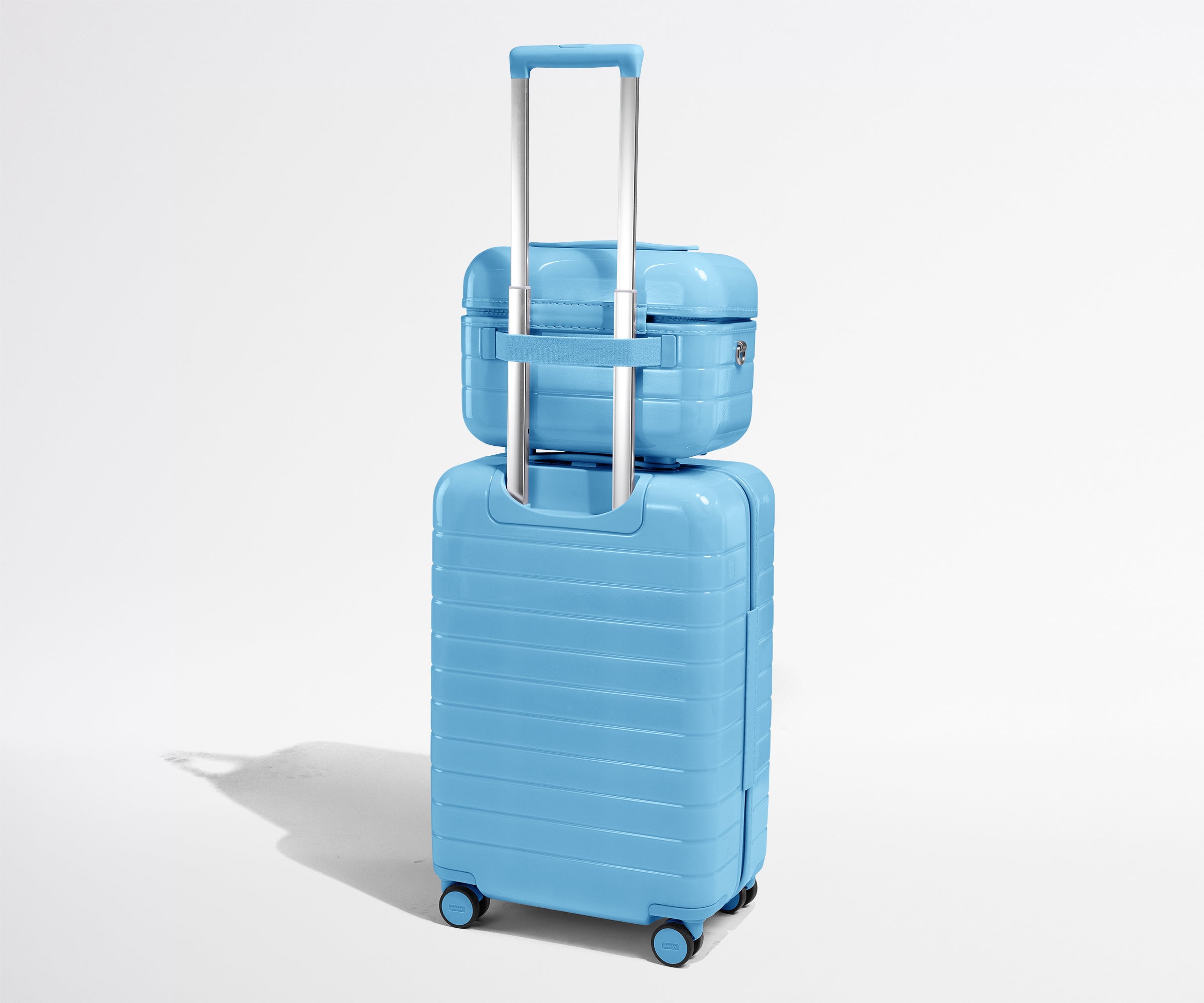 away-train-case-vanity-rigide-glazed-opal-blue-polycarbonate image 5