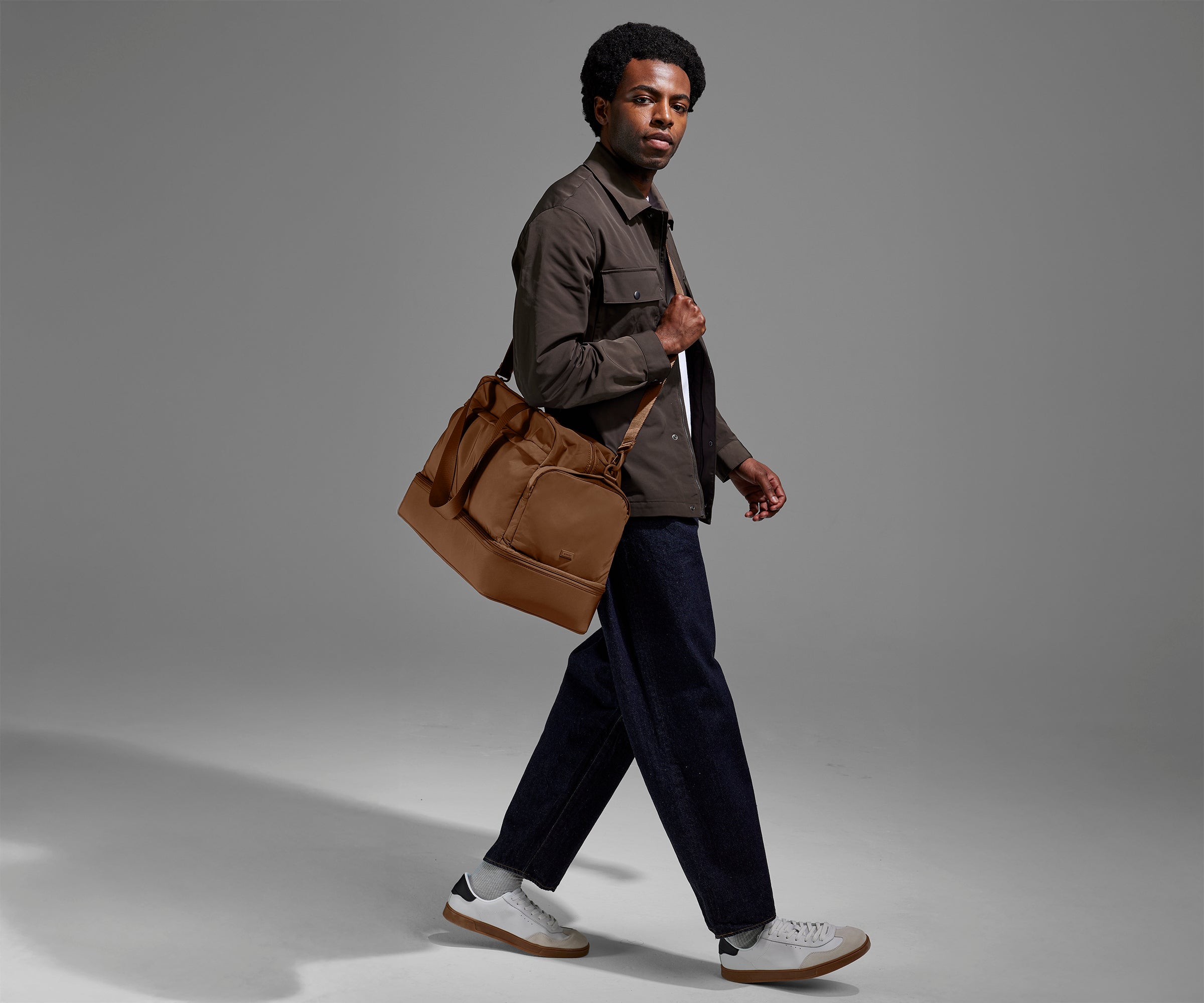 away-weekender-featherlight-sac-voyage-amaro-brown-44l image 2