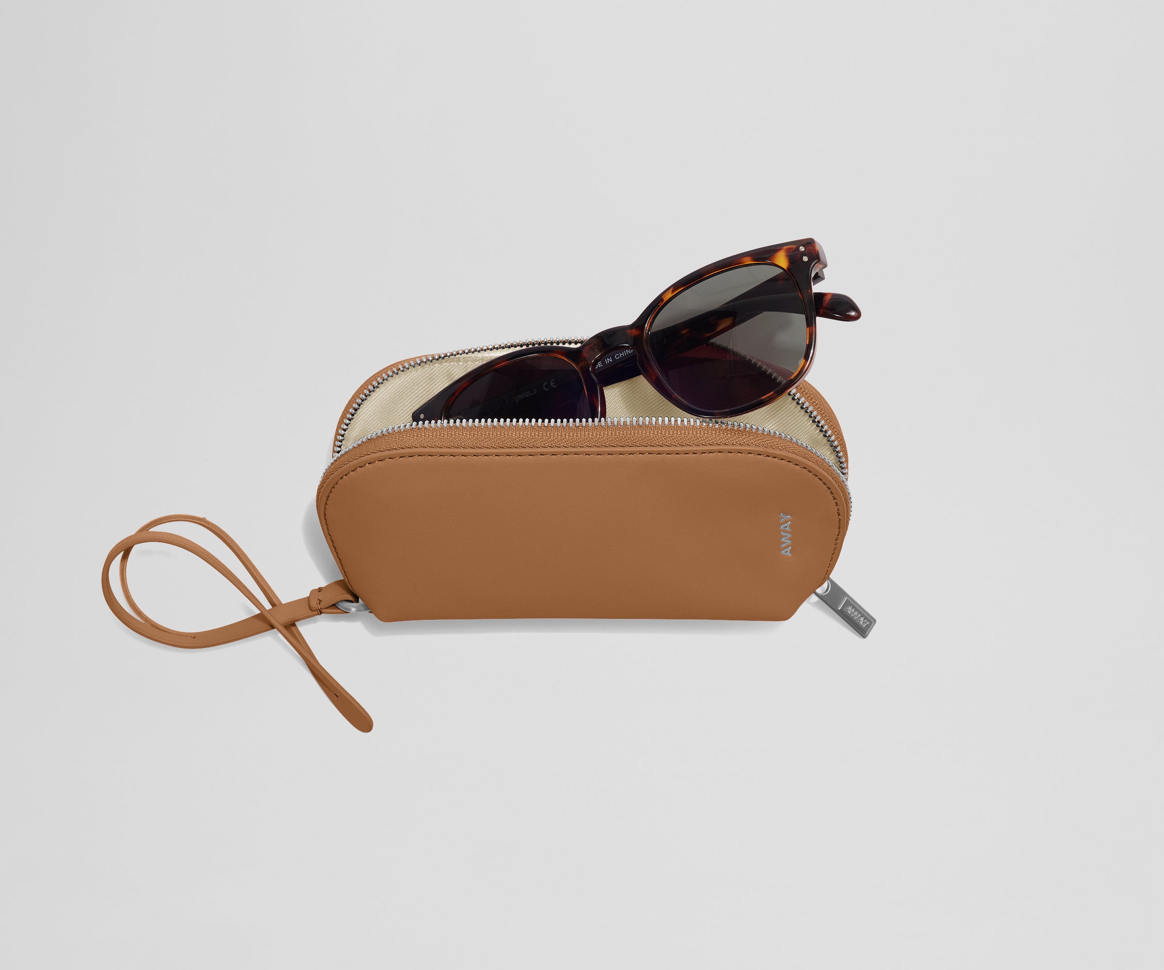 away-sunglasses-pouch-tui-lunettes-desert-tan-beige image 2