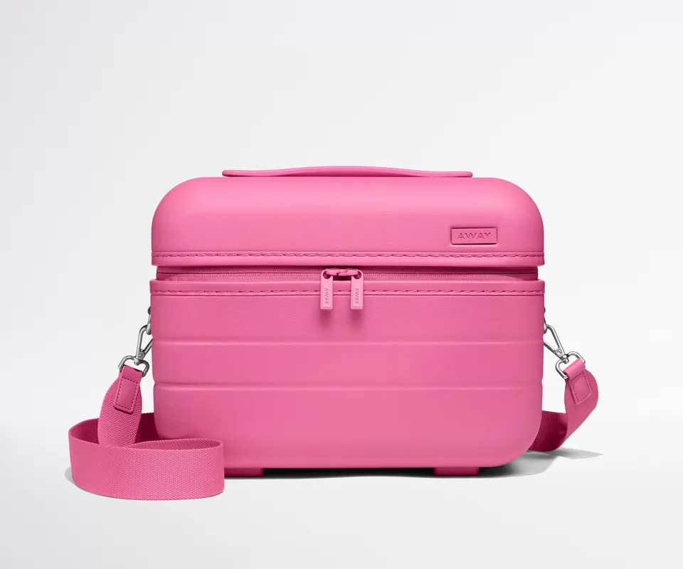 away-train-case-trousse-toilette-rose-rigide image 1