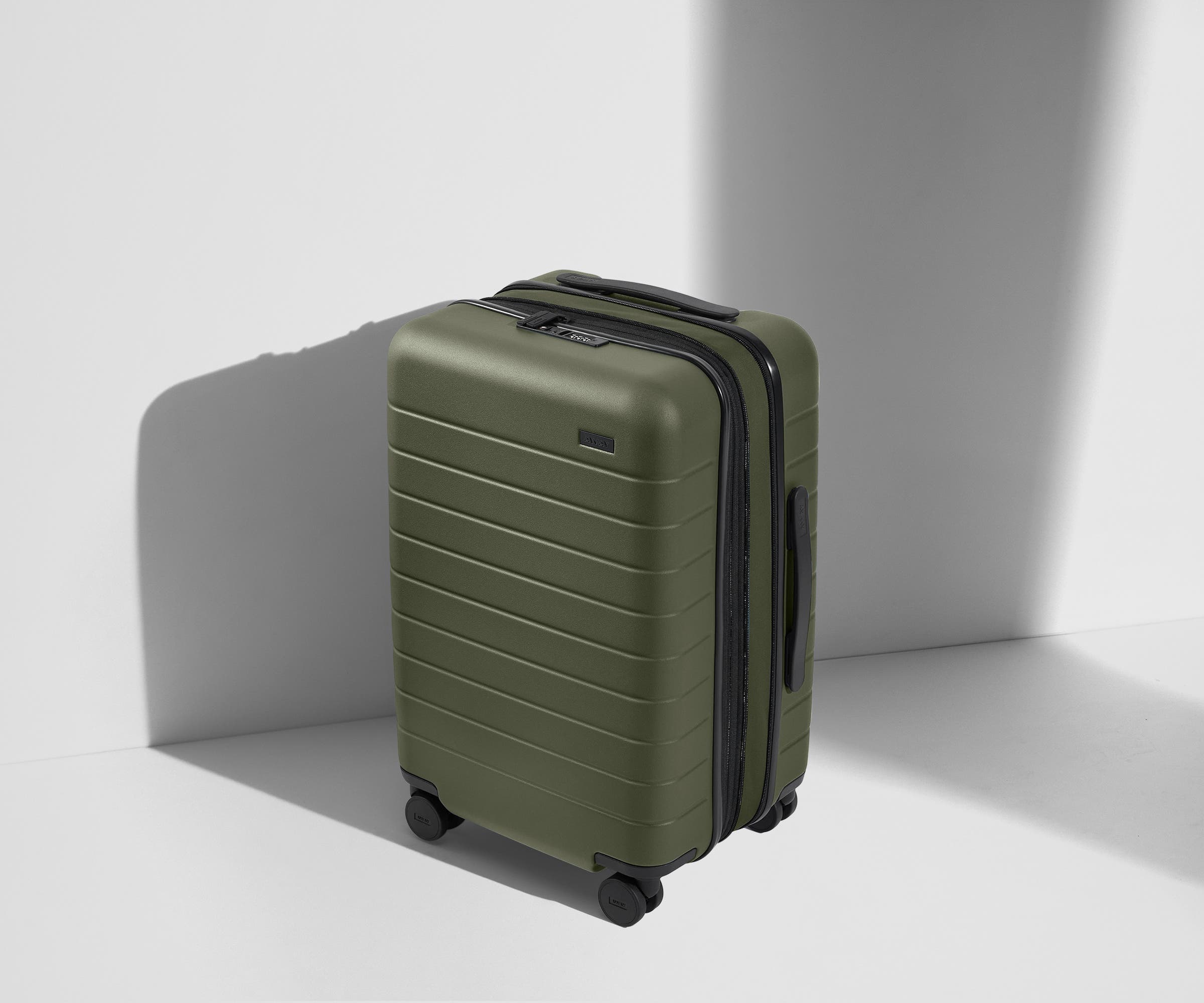 away-carry-on-flex-valise-cabine-vert-olive-extensible image 1