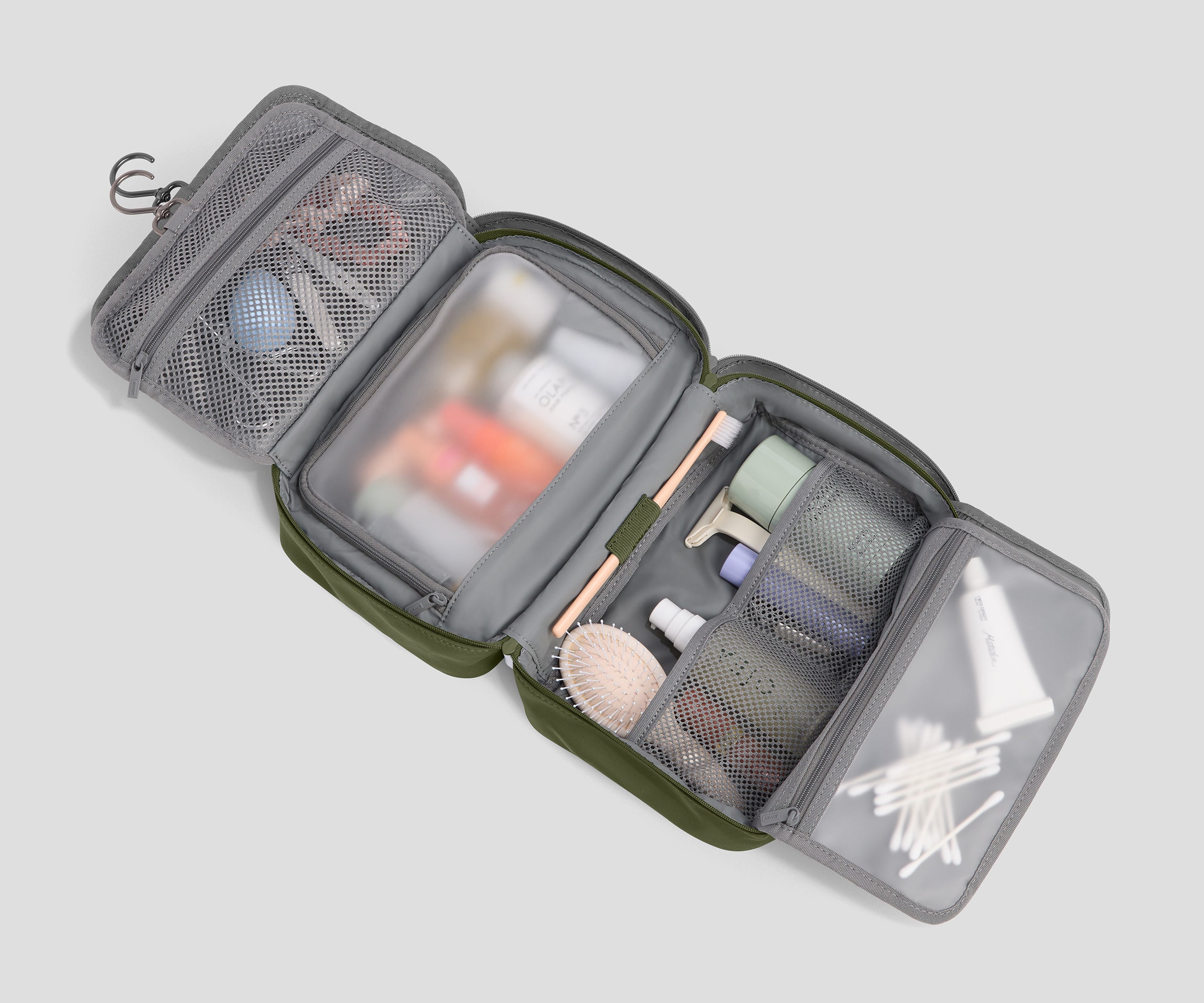 away-toiletry-bags-trousse-de-toilette-suspendue-vert-olive image 2