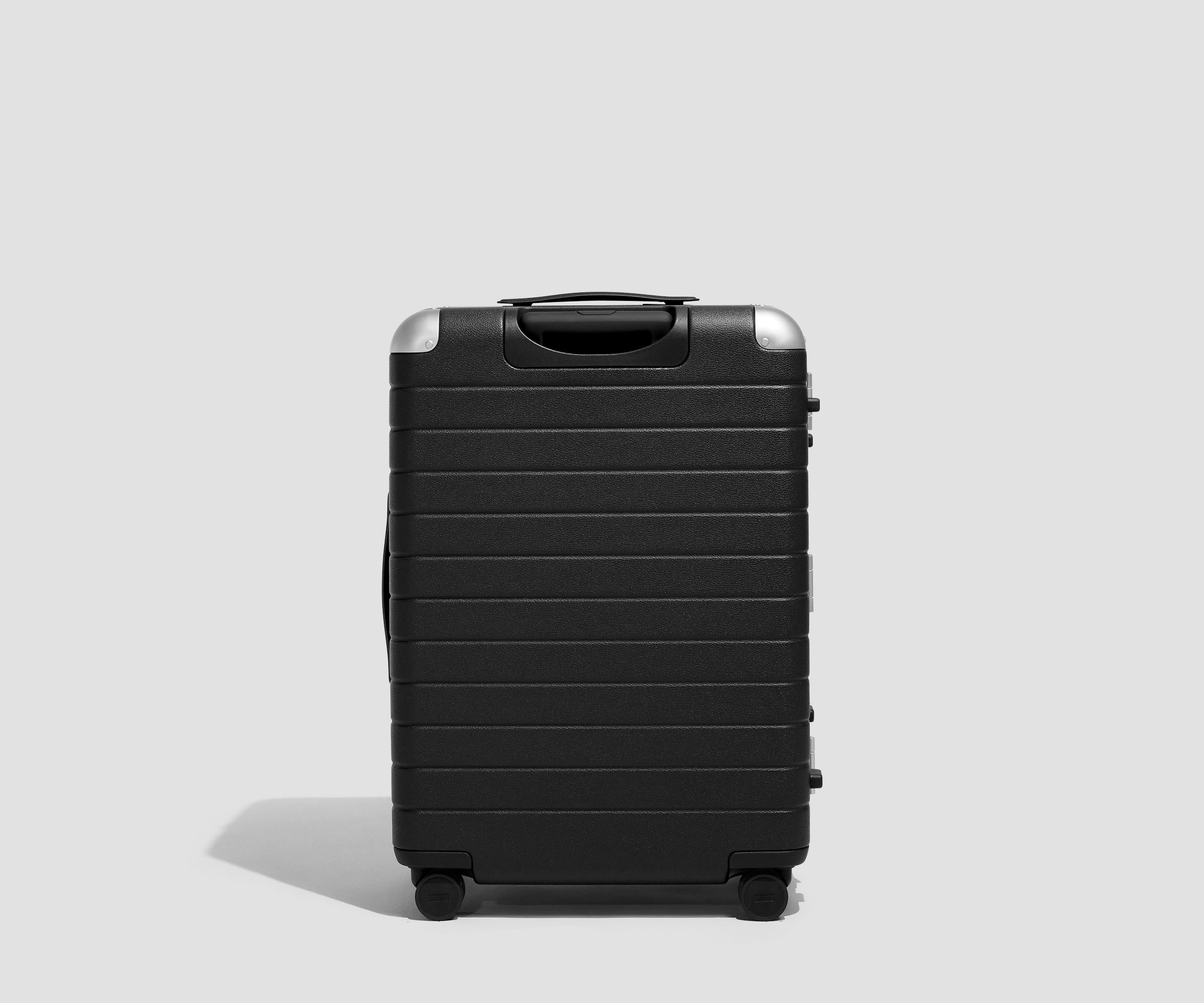 away-aluminum-edge-medium-valise-soute-noir-jet-black-aluminium image 6