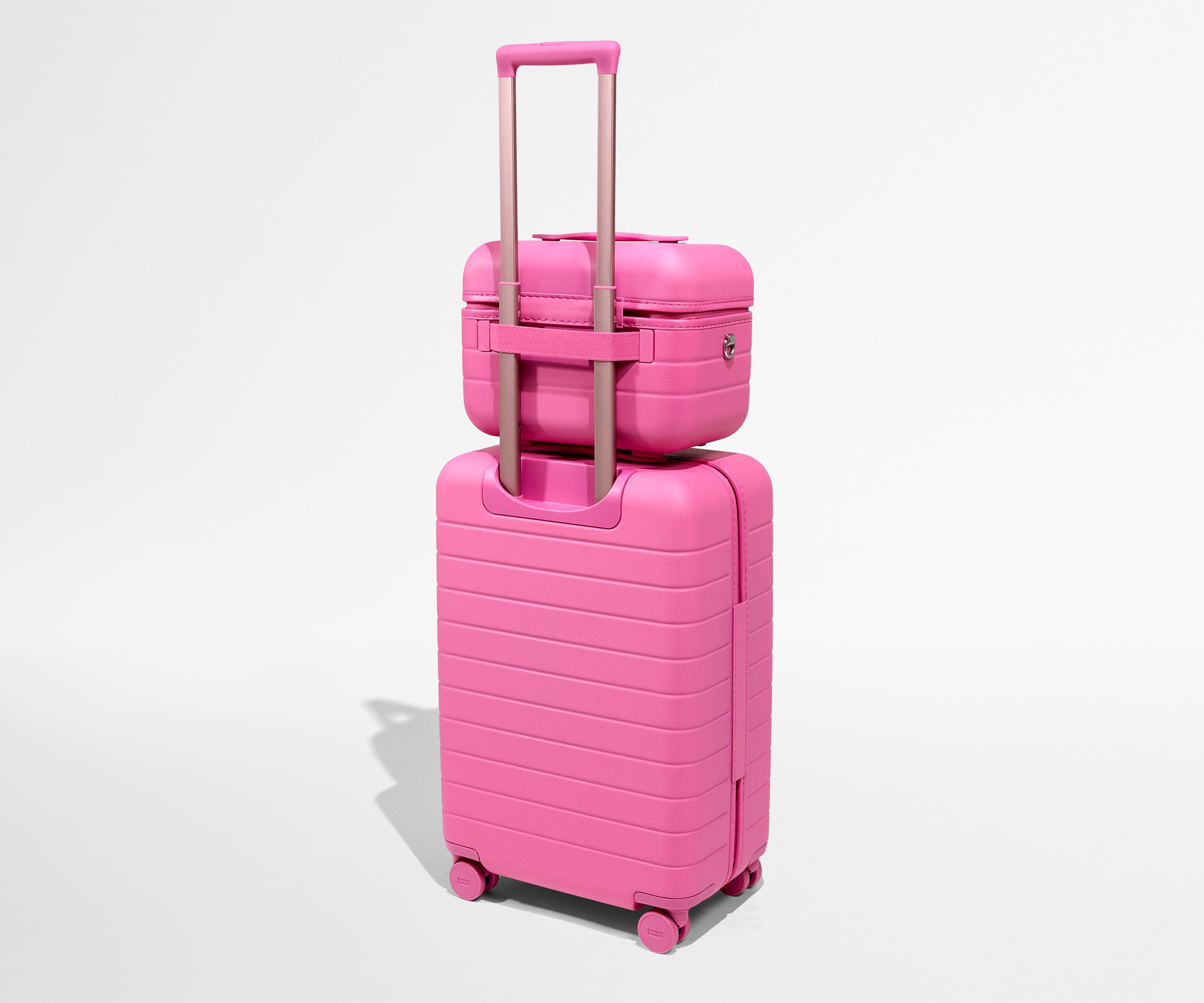away-train-case-trousse-toilette-rose-rigide image 4