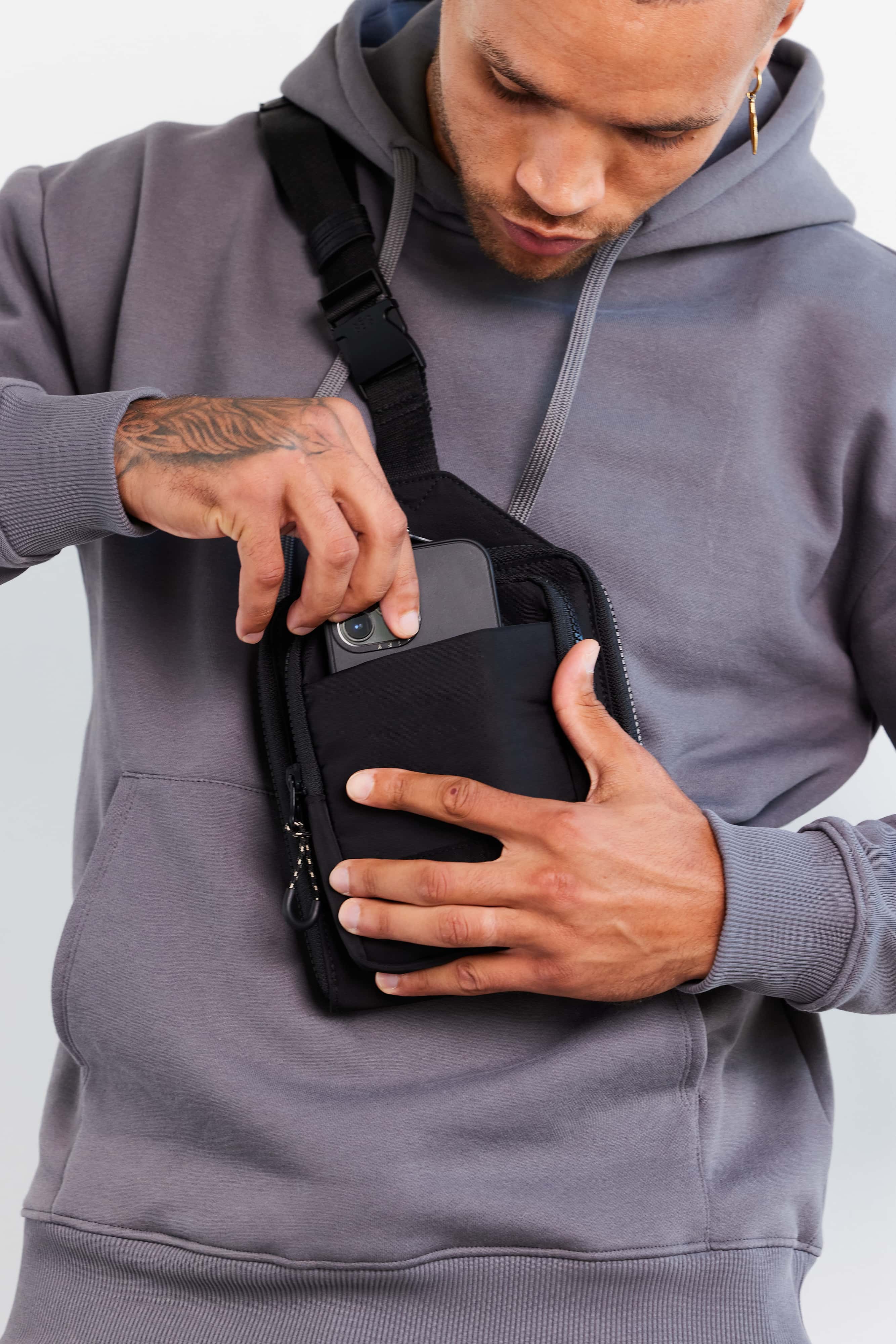 beis-the-sport-sling-sac-bandouli-re-noir-poche-gourde image 3