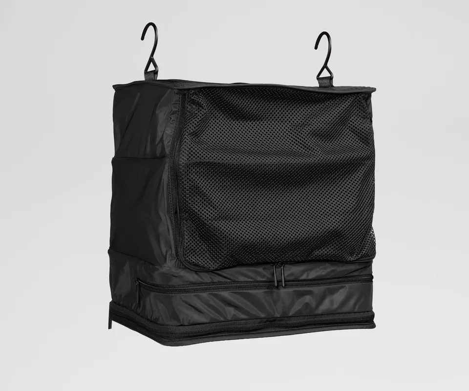 away-packaway-closet-penderie-voyage-noire-cabine image 1