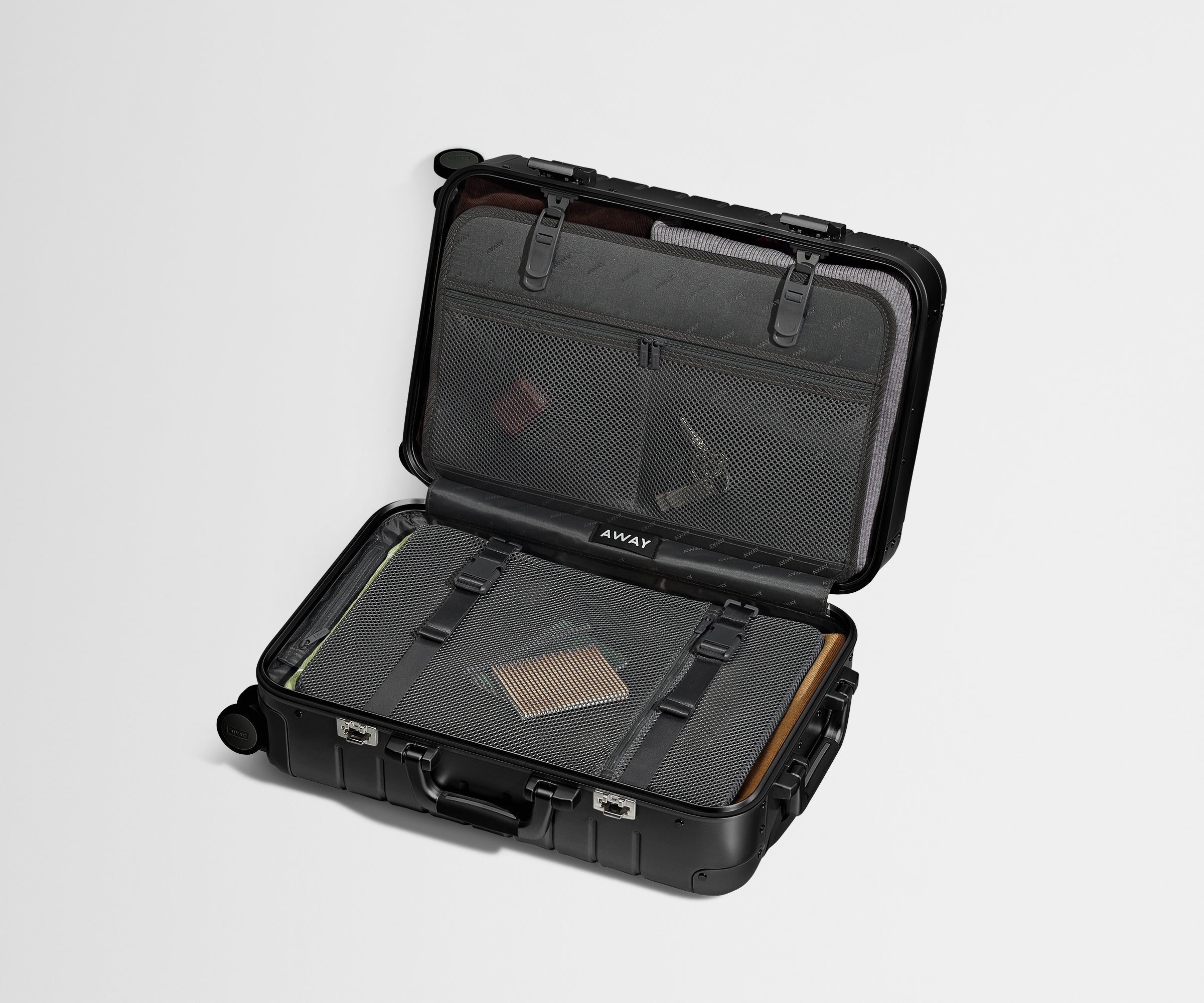 away-carry-on-aluminium-valise-cabine-noir-onyx-rigide image 3