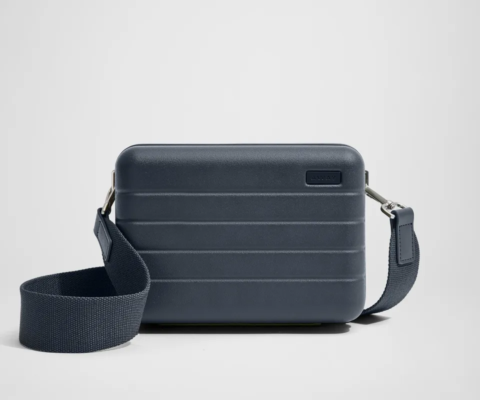 away-mini-crossbody-sac-bandouli-re-bleu-marine-rigide image 1
