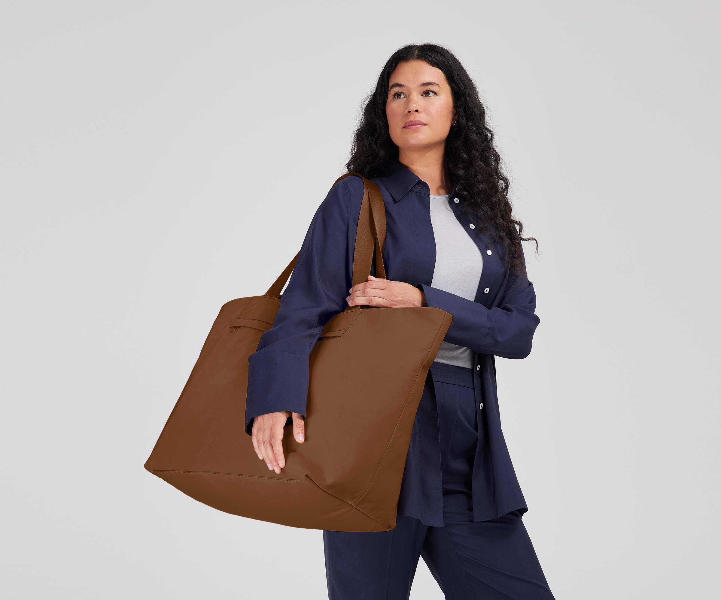 away-featherlight-tote-sac-cabas-marron-amaro image 2