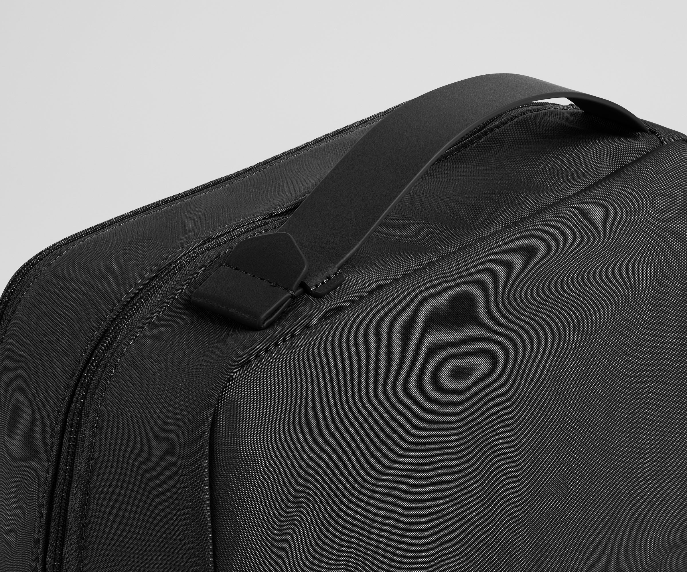 away-extra-large-trousse-de-toilette-jet-black-grand-flacon image 6