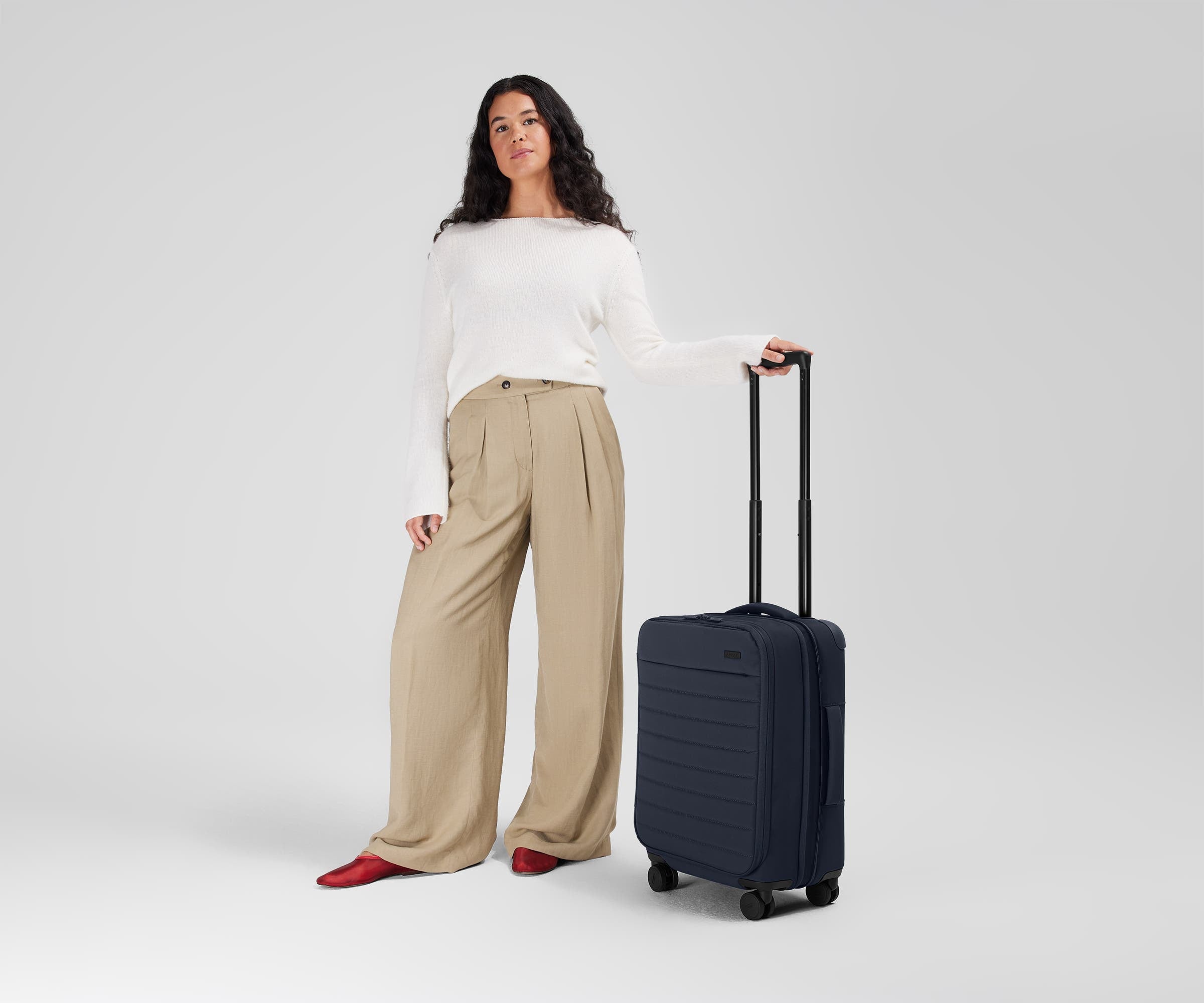 away-softside-carry-on-valise-cabine-navy-blue-souple image 4