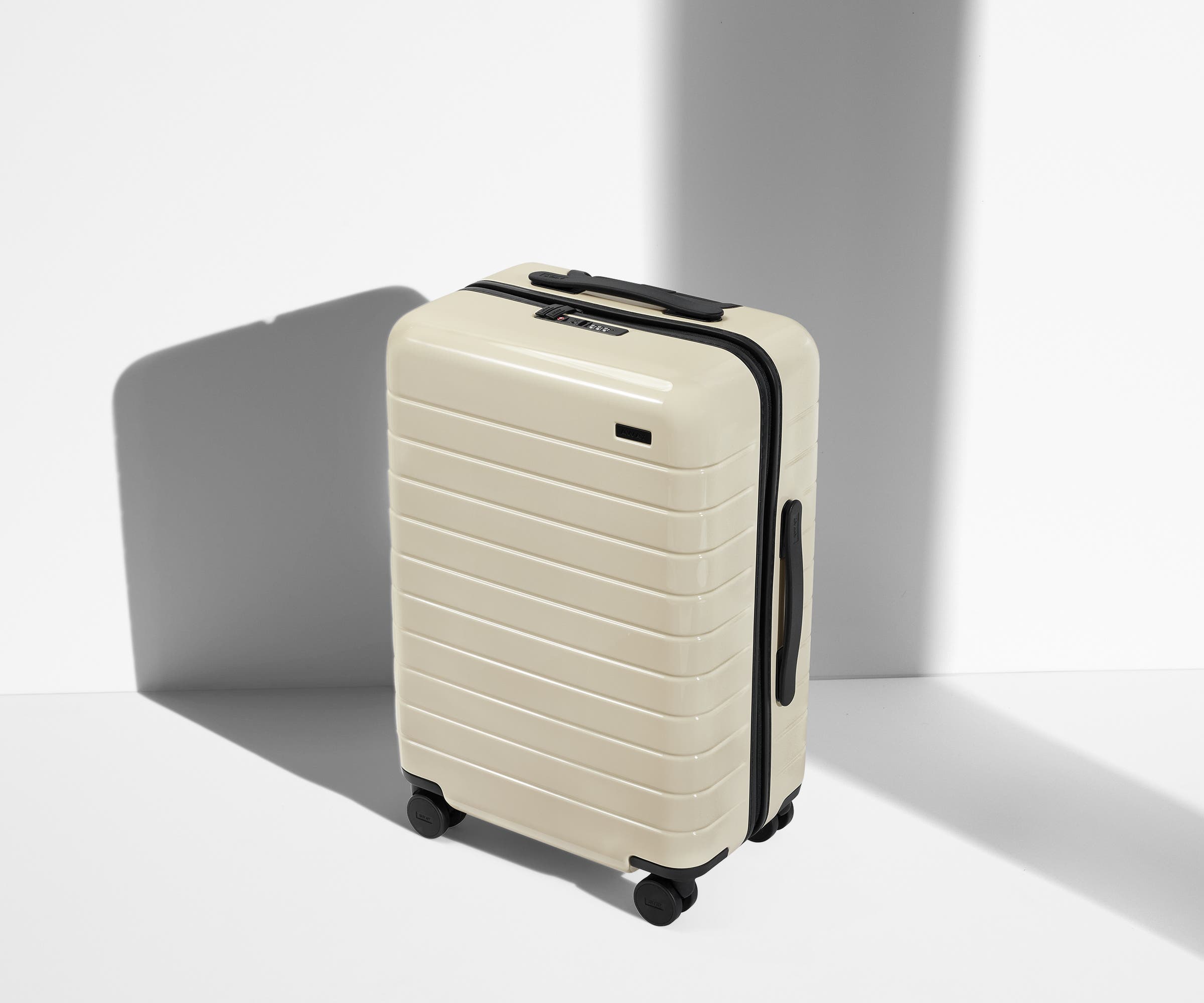 away-bigger-carry-on-valise-cabine-blanc-sel-brillant-rigide image 2