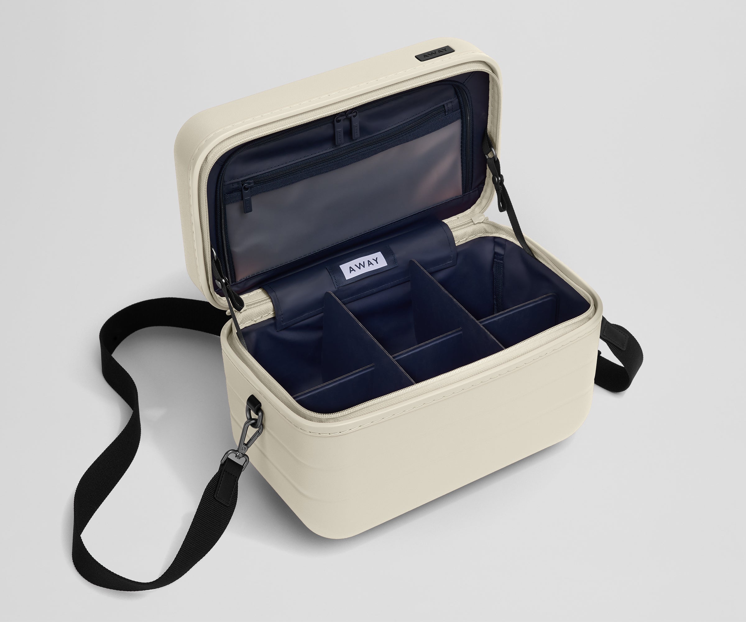 away-train-case-vanity-rigide-blanc-salt-white image 2